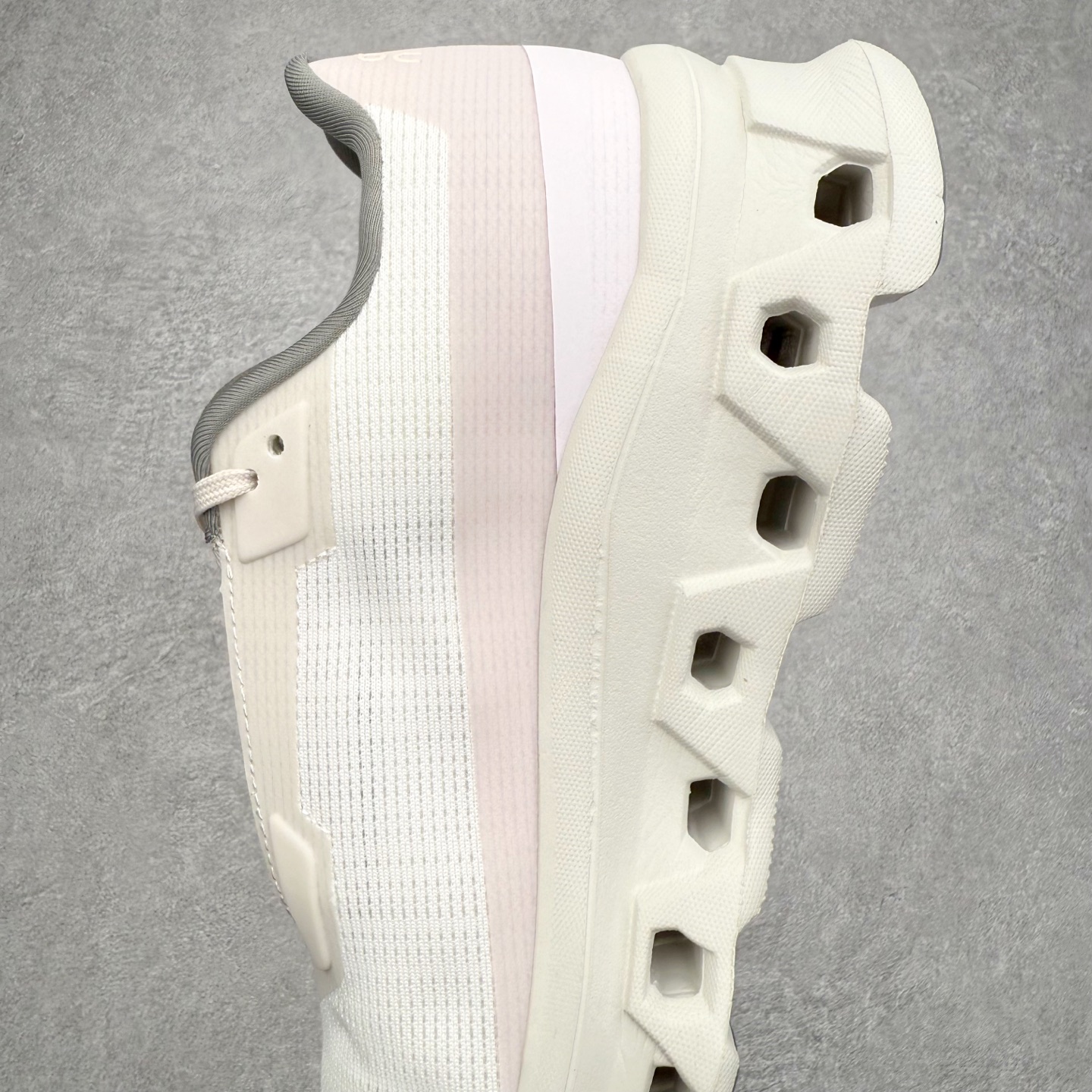 图片[7]-On昂跑 Cloudmonster 舒适 织物防滑透气回弹 低帮 休闲长跑城市通勤跑步鞋 此运动品牌 开创于2010年 缓震着陆、强效回弹、轻柔质感的设计构思始终是ON研制关键 与此同时基于“为全球提供革新性的跑步感受”信念 陆续推出了多款跑鞋及其以专业运动人体跑步工程学为设计关键的功能性跑步服饰设备 让跑者不费力气地畅快畅跑 尺码：36 36.5 37.5 38 38.5 39 40 40.5 41 42 42.5 43 44 44.5 45-选品中心