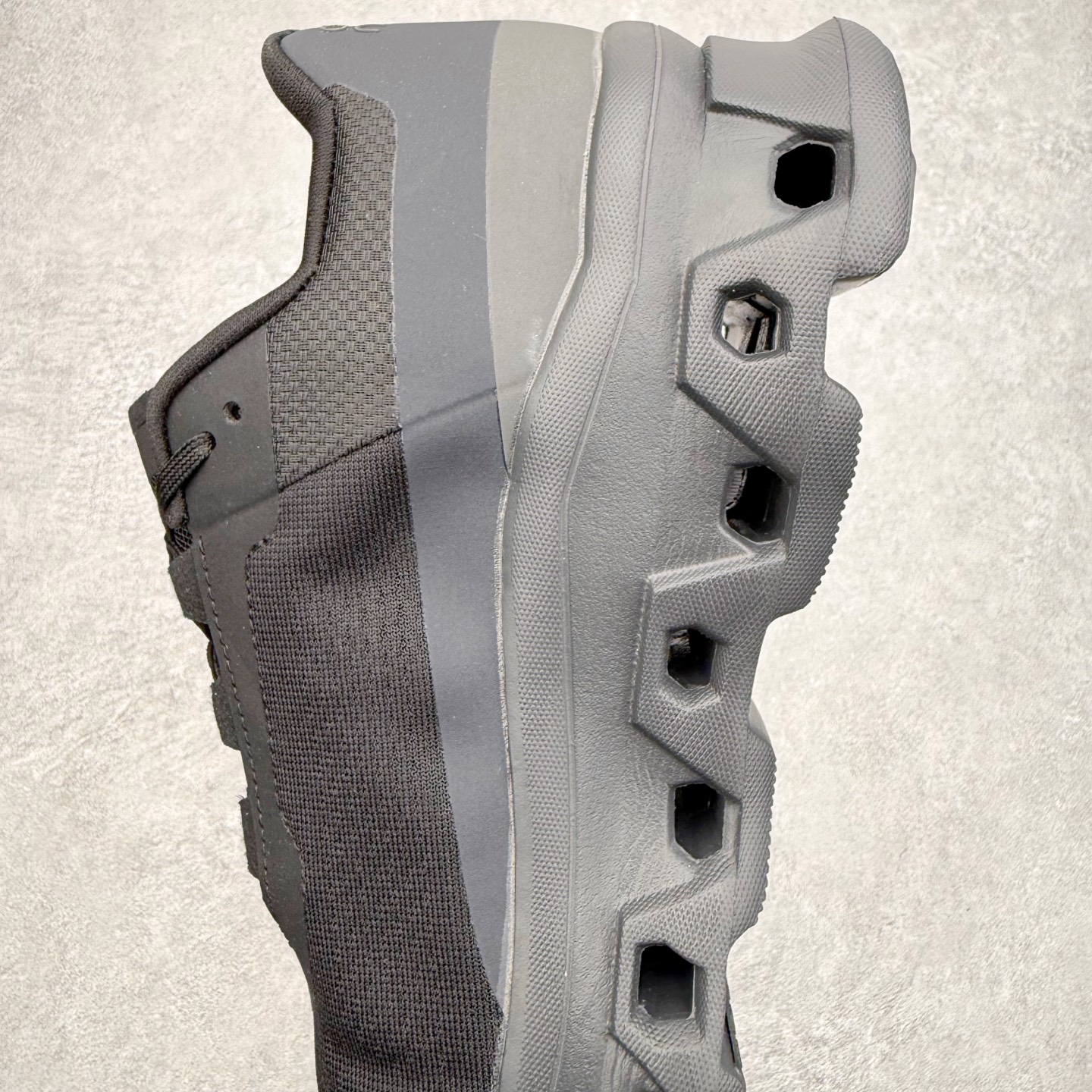 图片[7]-On昂跑 Cloudmonster 舒适 织物防滑透气回弹 低帮 休闲长跑城市通勤跑步鞋 此运动品牌 开创于2010年 缓震着陆、强效回弹、轻柔质感的设计构思始终是ON研制关键 与此同时基于“为全球提供革新性的跑步感受”信念 陆续推出了多款跑鞋及其以专业运动人体跑步工程学为设计关键的功能性跑步服饰设备 让跑者不费力气地畅快畅跑 尺码：36 36.5 37.5 38 38.5 39 40 40.5 41 42 42.5 43 44 44.5 45-选品中心