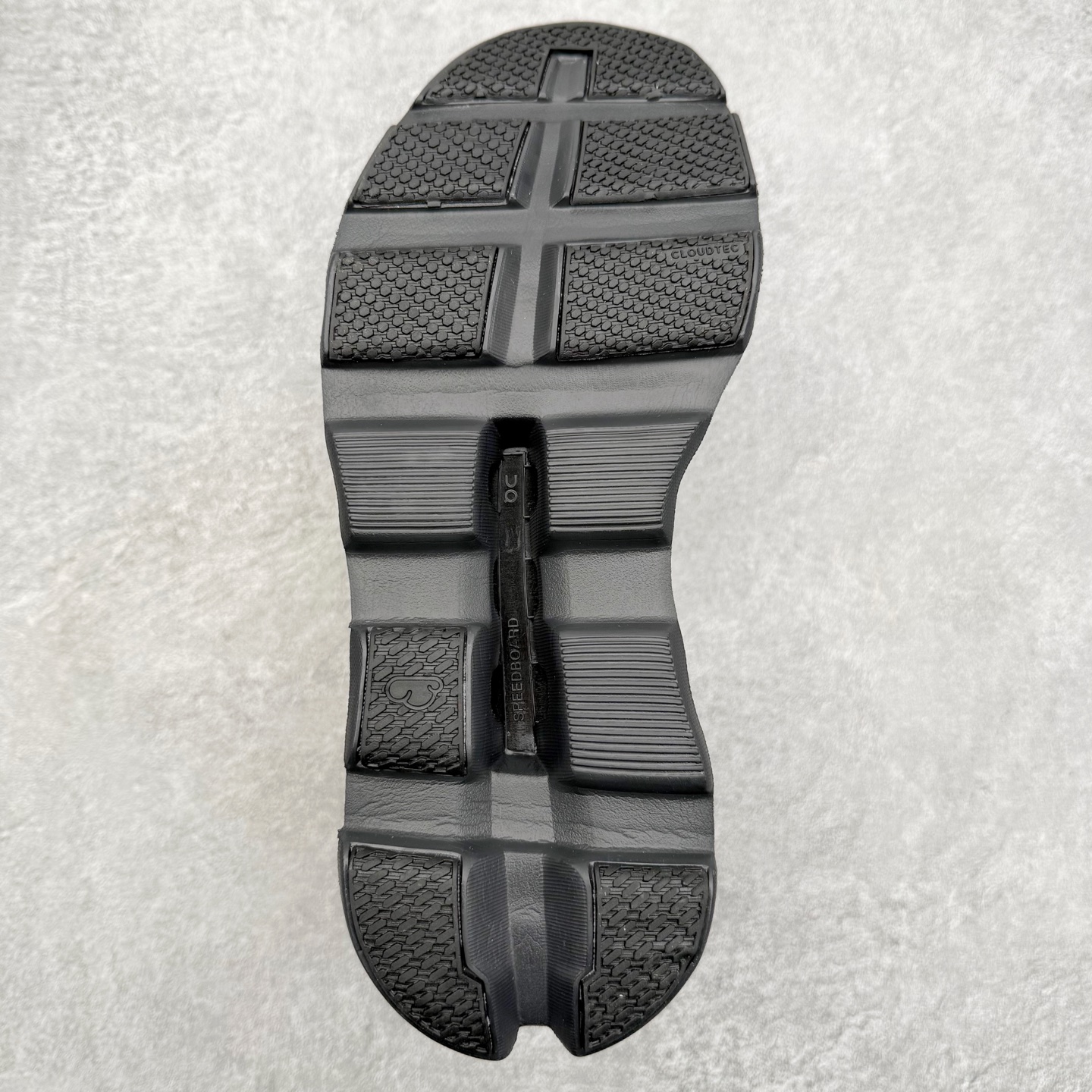 图片[9]-On昂跑 Cloudmonster 舒适 织物防滑透气回弹 低帮 休闲长跑城市通勤跑步鞋 此运动品牌 开创于2010年 缓震着陆、强效回弹、轻柔质感的设计构思始终是ON研制关键 与此同时基于“为全球提供革新性的跑步感受”信念 陆续推出了多款跑鞋及其以专业运动人体跑步工程学为设计关键的功能性跑步服饰设备 让跑者不费力气地畅快畅跑 尺码：36 36.5 37.5 38 38.5 39 40 40.5 41 42 42.5 43 44 44.5 45-选品中心