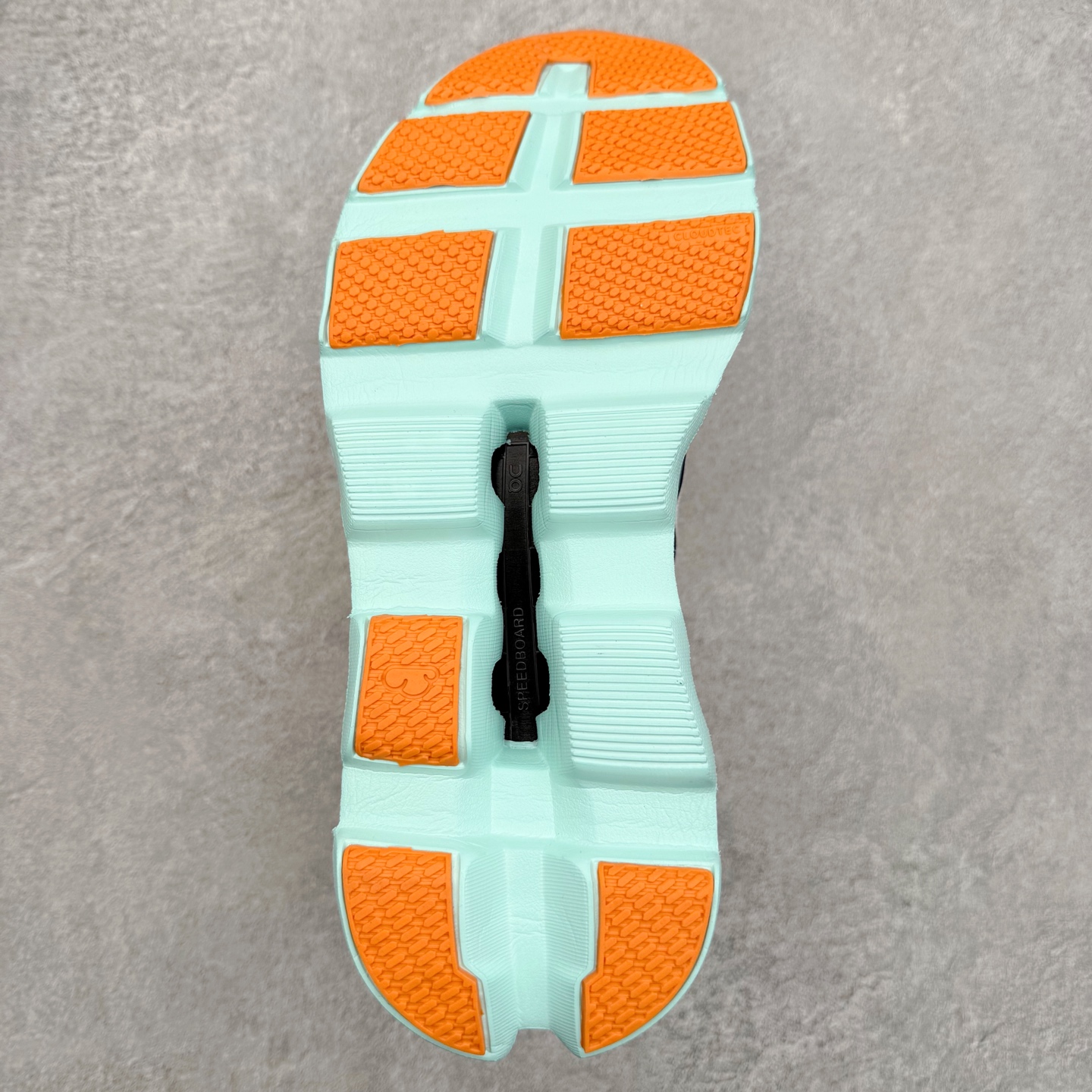 图片[9]-On昂跑 Cloudmonster 舒适 织物防滑透气回弹 低帮 休闲长跑城市通勤跑步鞋 此运动品牌 开创于2010年 缓震着陆、强效回弹、轻柔质感的设计构思始终是ON研制关键 与此同时基于“为全球提供革新性的跑步感受”信念 陆续推出了多款跑鞋及其以专业运动人体跑步工程学为设计关键的功能性跑步服饰设备 让跑者不费力气地畅快畅跑 尺码：36 36.5 37.5 38 38.5 39 40 40.5 41 42 42.5 43 44 44.5 45-选品中心