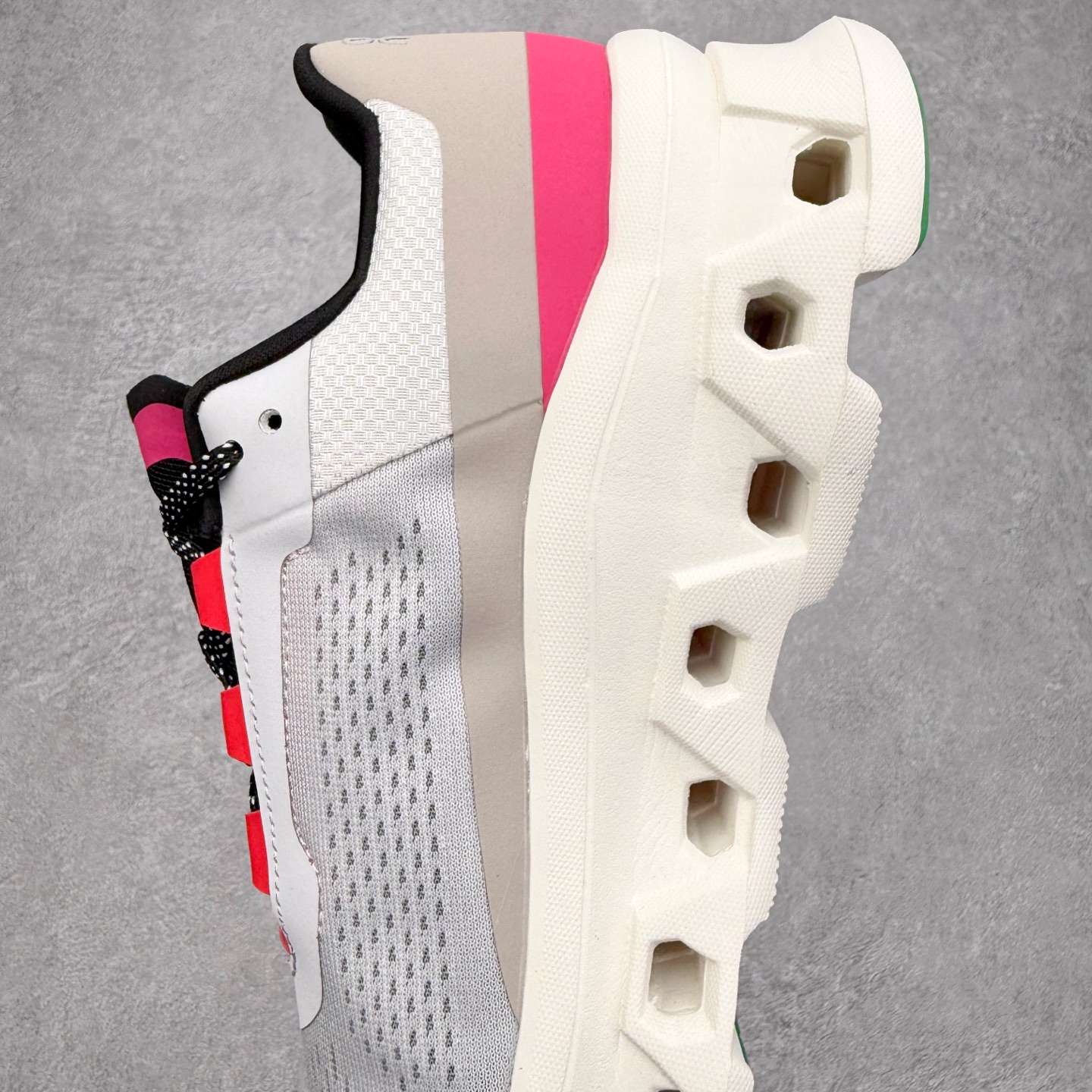 图片[7]-On昂跑 Cloudmonster 舒适 织物防滑透气回弹 低帮 休闲长跑城市通勤跑步鞋 此运动品牌 开创于2010年 缓震着陆、强效回弹、轻柔质感的设计构思始终是ON研制关键 与此同时基于“为全球提供革新性的跑步感受”信念 陆续推出了多款跑鞋及其以专业运动人体跑步工程学为设计关键的功能性跑步服饰设备 让跑者不费力气地畅快畅跑 尺码：36 36.5 37.5 38 38.5 39 40 40.5 41 42 42.5 43 44 44.5 45-选品中心