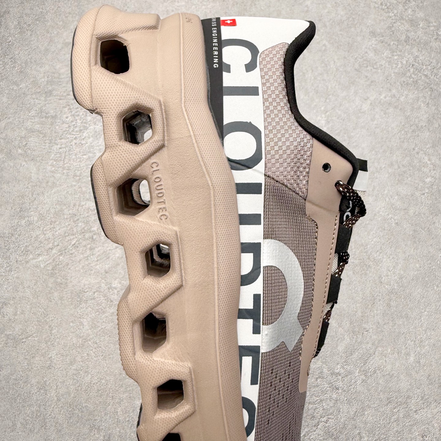 图片[6]-On昂跑 Cloudmonster 舒适 织物防滑透气回弹 低帮 休闲长跑城市通勤跑步鞋 此运动品牌 开创于2010年 缓震着陆、强效回弹、轻柔质感的设计构思始终是ON研制关键 与此同时基于“为全球提供革新性的跑步感受”信念 陆续推出了多款跑鞋及其以专业运动人体跑步工程学为设计关键的功能性跑步服饰设备 让跑者不费力气地畅快畅跑 尺码：36 36.5 37.5 38 38.5 39 40 40.5 41 42 42.5 43 44 44.5 45-选品中心