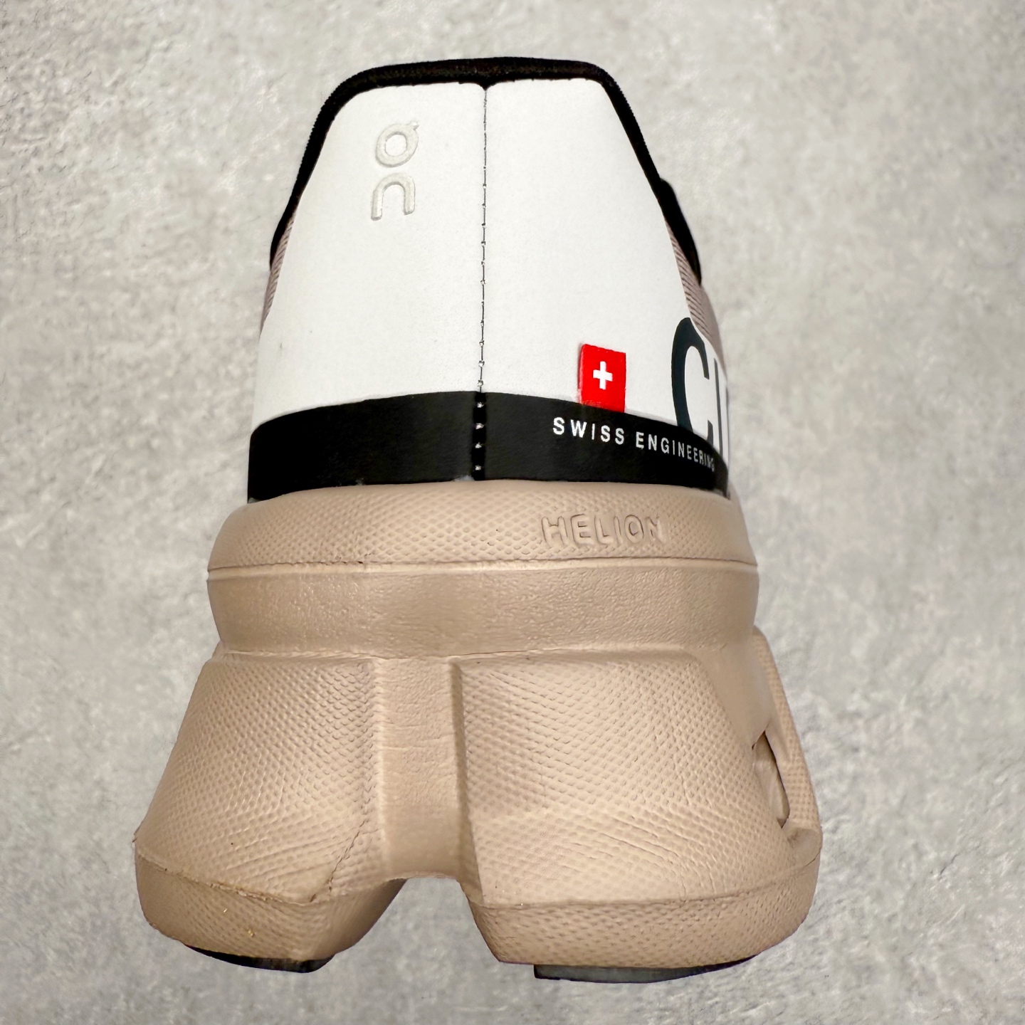 图片[8]-On昂跑 Cloudmonster 舒适 织物防滑透气回弹 低帮 休闲长跑城市通勤跑步鞋 此运动品牌 开创于2010年 缓震着陆、强效回弹、轻柔质感的设计构思始终是ON研制关键 与此同时基于“为全球提供革新性的跑步感受”信念 陆续推出了多款跑鞋及其以专业运动人体跑步工程学为设计关键的功能性跑步服饰设备 让跑者不费力气地畅快畅跑 尺码：36 36.5 37.5 38 38.5 39 40 40.5 41 42 42.5 43 44 44.5 45-选品中心