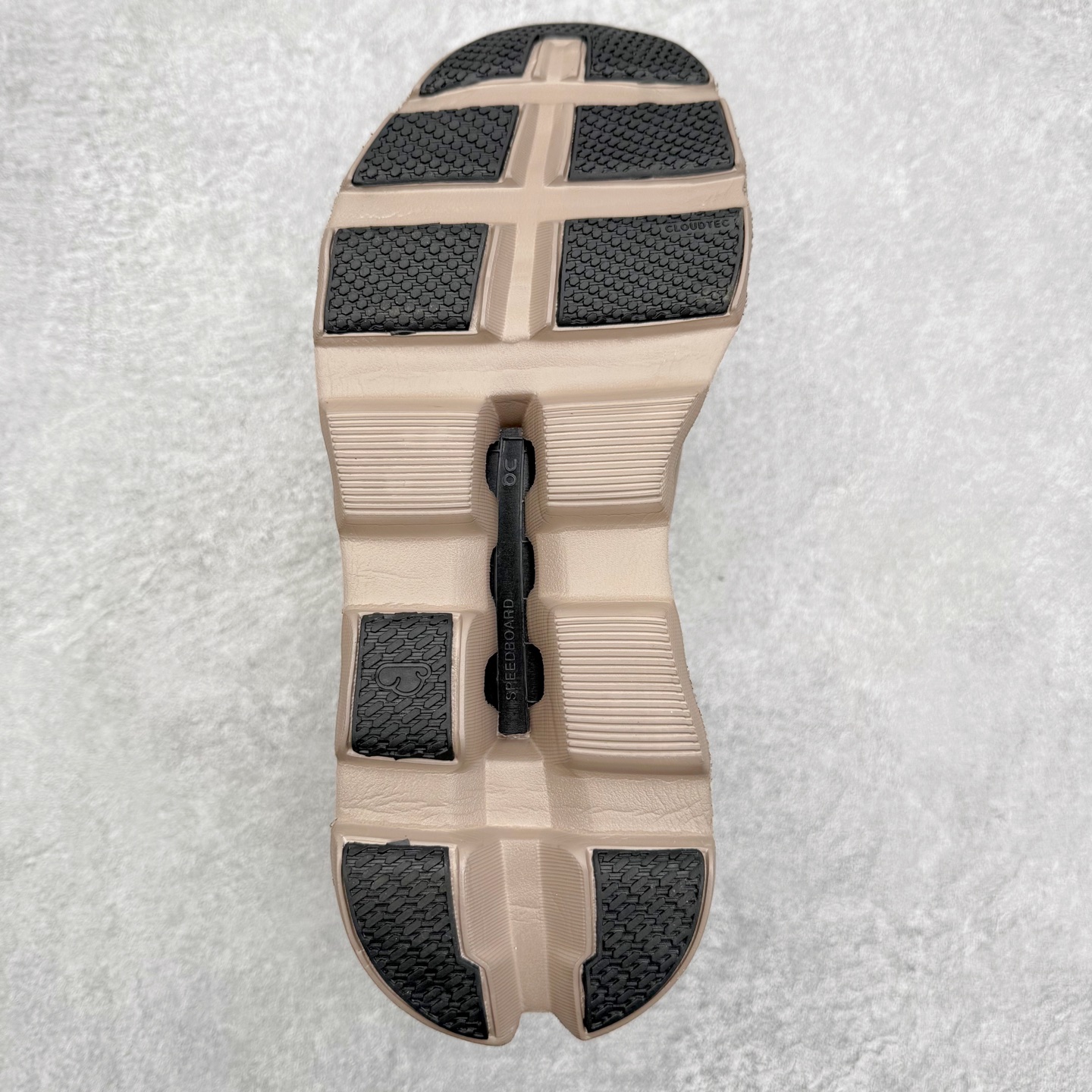 图片[9]-On昂跑 Cloudmonster 舒适 织物防滑透气回弹 低帮 休闲长跑城市通勤跑步鞋 此运动品牌 开创于2010年 缓震着陆、强效回弹、轻柔质感的设计构思始终是ON研制关键 与此同时基于“为全球提供革新性的跑步感受”信念 陆续推出了多款跑鞋及其以专业运动人体跑步工程学为设计关键的功能性跑步服饰设备 让跑者不费力气地畅快畅跑 尺码：36 36.5 37.5 38 38.5 39 40 40.5 41 42 42.5 43 44 44.5 45-选品中心