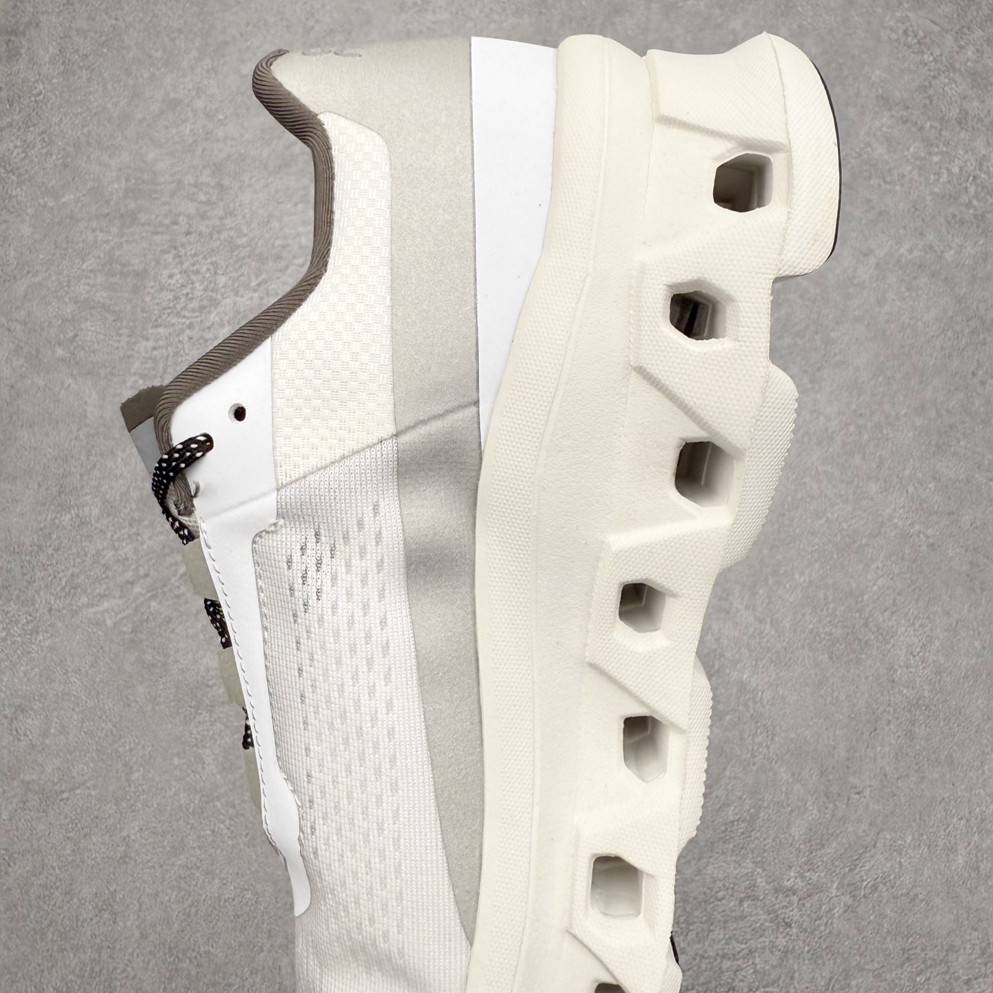 图片[7]-On昂跑 Cloudmonster 舒适 织物防滑透气回弹 低帮 休闲长跑城市通勤跑步鞋 此运动品牌 开创于2010年 缓震着陆、强效回弹、轻柔质感的设计构思始终是ON研制关键 与此同时基于“为全球提供革新性的跑步感受”信念 陆续推出了多款跑鞋及其以专业运动人体跑步工程学为设计关键的功能性跑步服饰设备 让跑者不费力气地畅快畅跑 尺码：36 36.5 37.5 38 38.5 39 40 40.5 41 42 42.5 43 44 44.5 45-选品中心