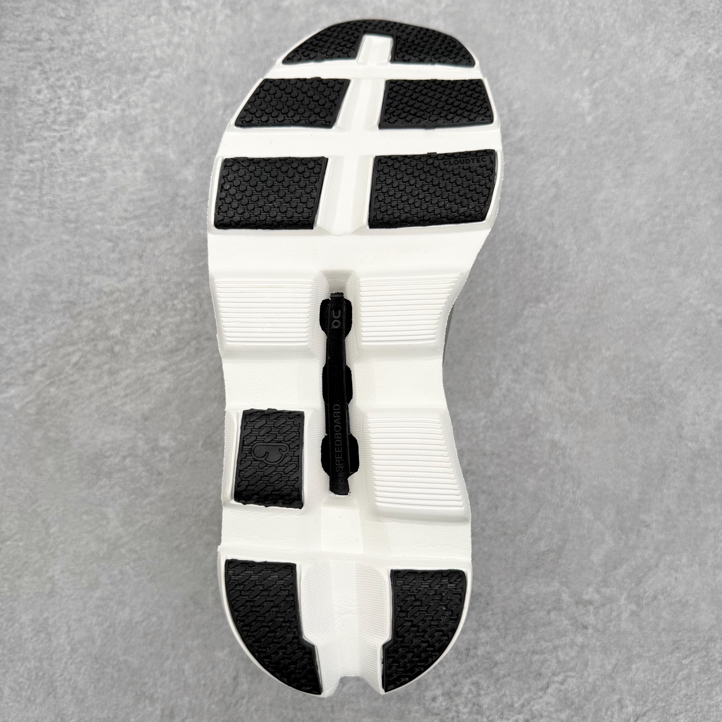 图片[9]-On昂跑 Cloudmonster 舒适 织物防滑透气回弹 低帮 休闲长跑城市通勤跑步鞋 此运动品牌 开创于2010年 缓震着陆、强效回弹、轻柔质感的设计构思始终是ON研制关键 与此同时基于“为全球提供革新性的跑步感受”信念 陆续推出了多款跑鞋及其以专业运动人体跑步工程学为设计关键的功能性跑步服饰设备 让跑者不费力气地畅快畅跑 尺码：36 36.5 37.5 38 38.5 39 40 40.5 41 42 42.5 43 44 44.5 45-选品中心