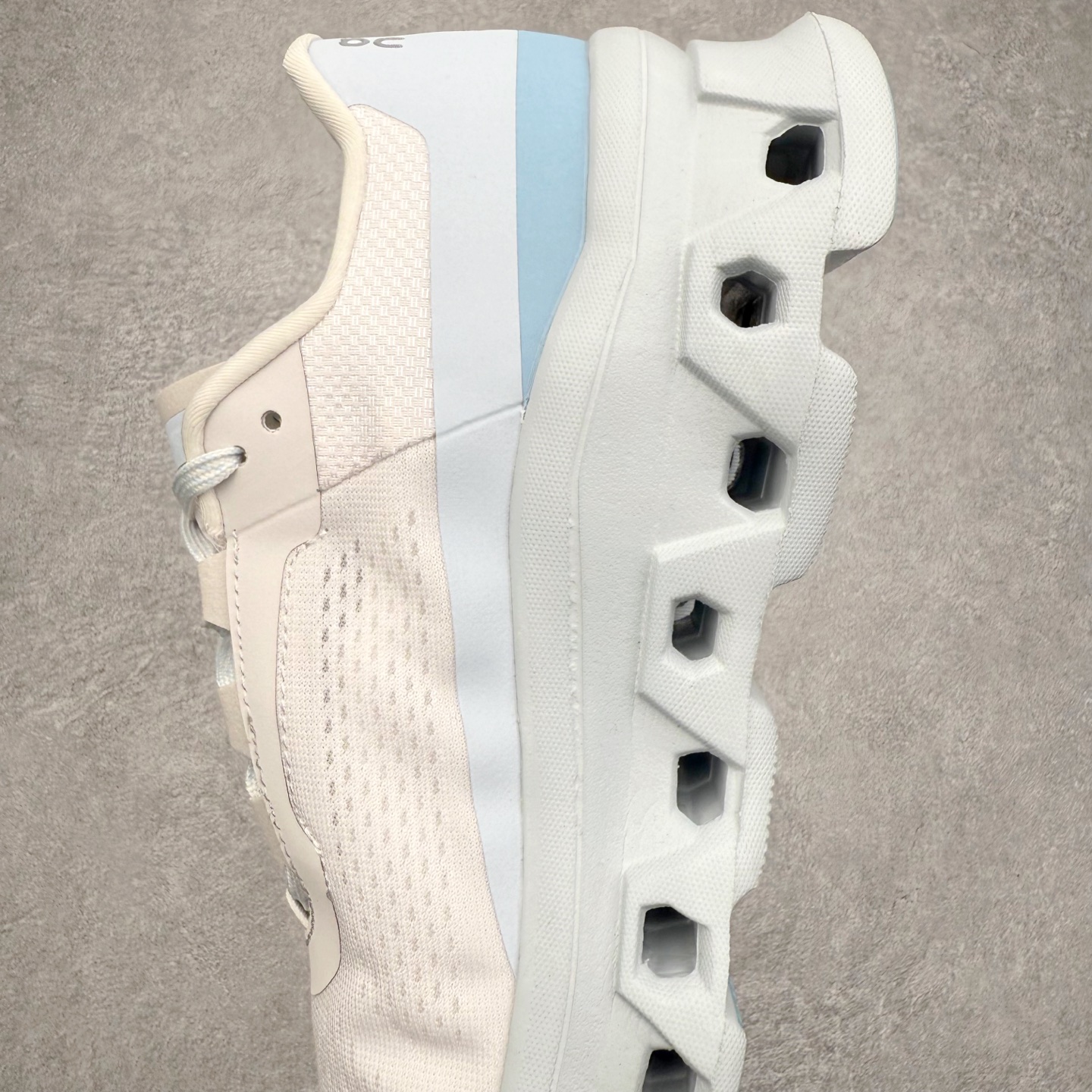 图片[7]-On昂跑 Cloudmonster 舒适 织物防滑透气回弹 低帮 休闲长跑城市通勤跑步鞋 此运动品牌 开创于2010年 缓震着陆、强效回弹、轻柔质感的设计构思始终是ON研制关键 与此同时基于“为全球提供革新性的跑步感受”信念 陆续推出了多款跑鞋及其以专业运动人体跑步工程学为设计关键的功能性跑步服饰设备 让跑者不费力气地畅快畅跑 尺码：36 36.5 37.5 38 38.5 39 40 40.5 41 42 42.5 43 44 44.5 45-选品中心