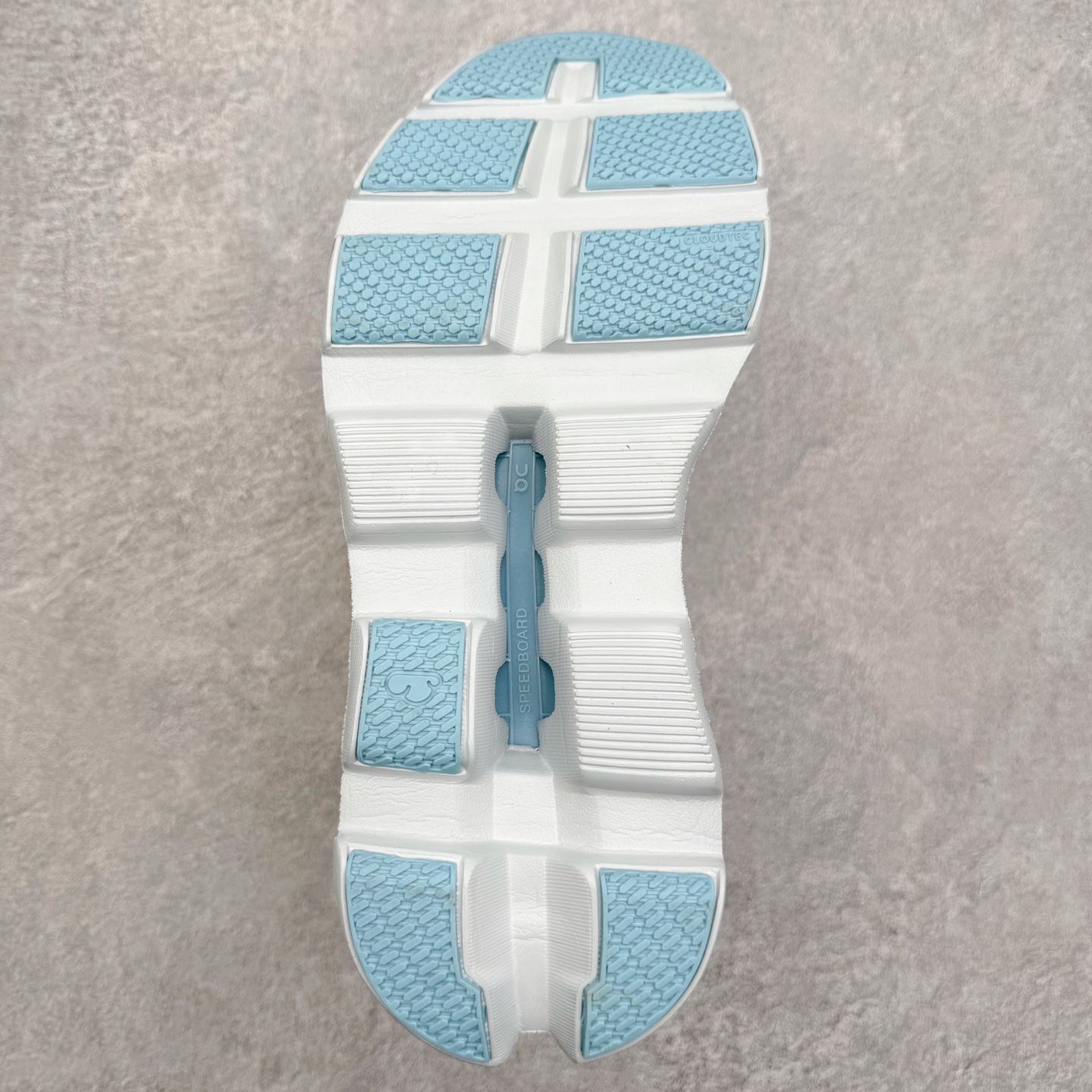 图片[9]-On昂跑 Cloudmonster 舒适 织物防滑透气回弹 低帮 休闲长跑城市通勤跑步鞋 此运动品牌 开创于2010年 缓震着陆、强效回弹、轻柔质感的设计构思始终是ON研制关键 与此同时基于“为全球提供革新性的跑步感受”信念 陆续推出了多款跑鞋及其以专业运动人体跑步工程学为设计关键的功能性跑步服饰设备 让跑者不费力气地畅快畅跑 尺码：36 36.5 37.5 38 38.5 39 40 40.5 41 42 42.5 43 44 44.5 45-选品中心