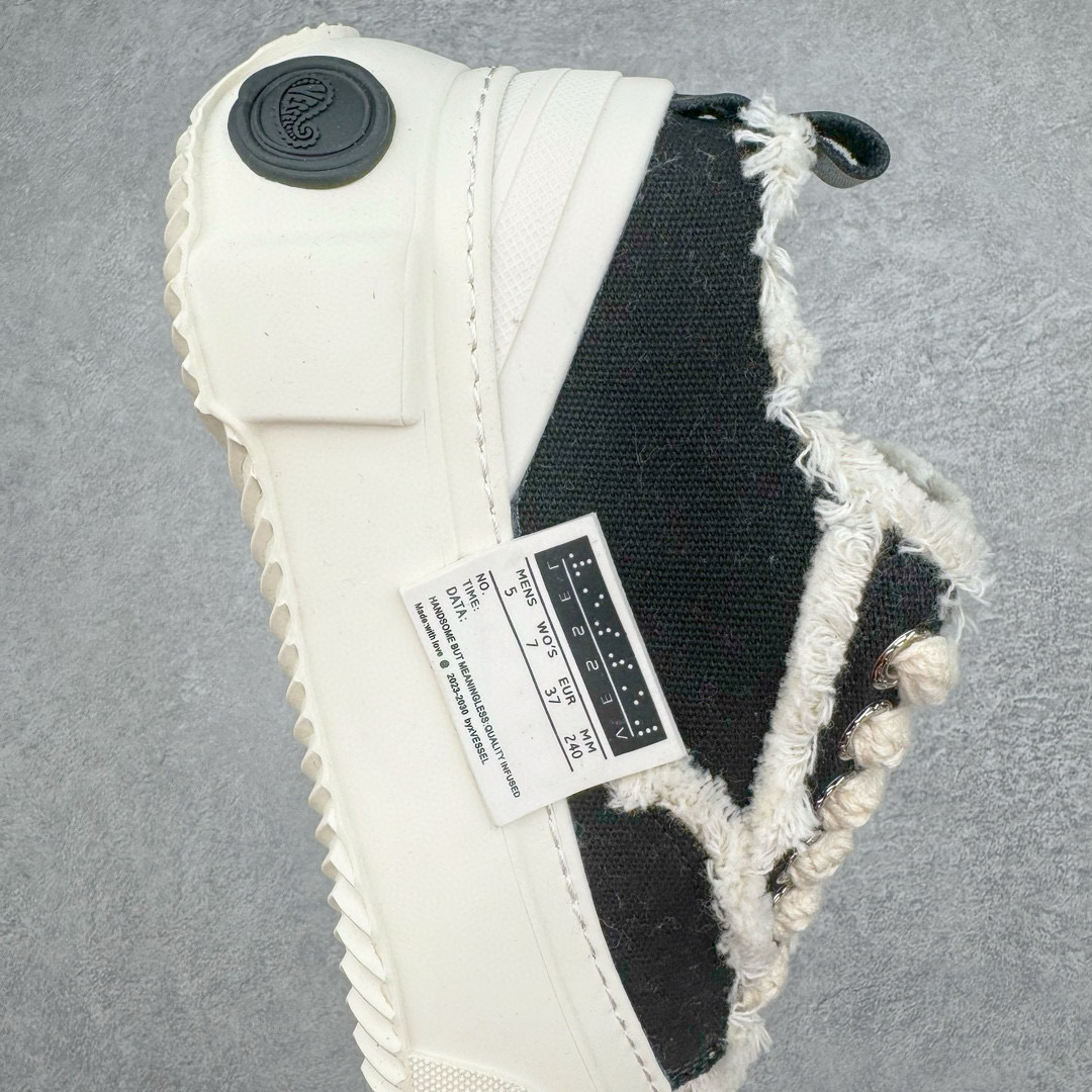 图片[6]-明星都穿它 \\\”SMILENCE\\\”隐藏款!! 吴建豪个人主理潮流品牌xVESSEL G.O.P. 2.0 MARSHMALLOW Lows 2.0棉花糖开口笑系列解构重叠厚底软木低帮百搭增高帆布硫化板鞋 这双鞋名为 Peace by Piece，是以帆布鞋作为基底，并以解构手法，将鞋上不同细节堆叠营造错位，鞋面的帆布再经过打磨制造流须效果，整双鞋更是手工制作，因此显现出其细致的工序。尺码：35 36 37 38 39 40 41 42 43 44-选品中心