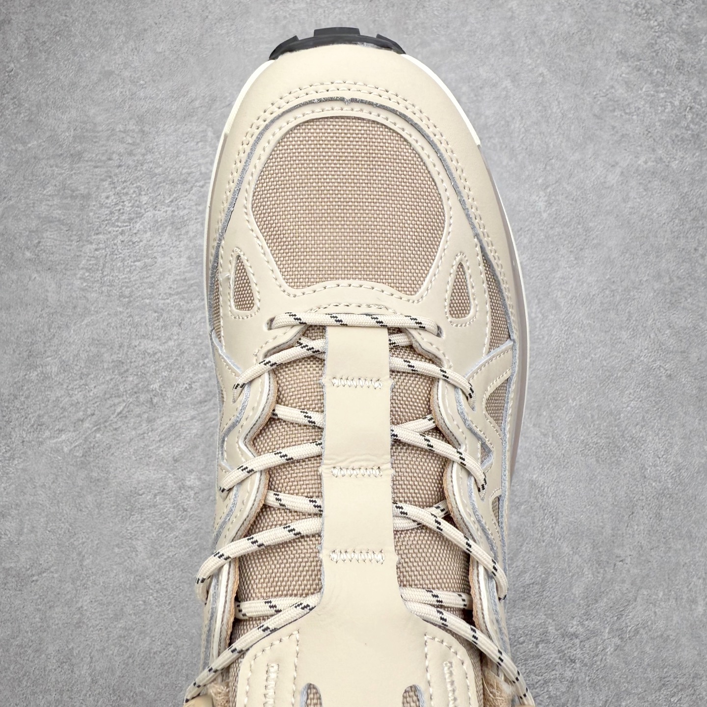 图片[4]-SALOMON萨洛蒙 ODYSSEY ELMT LOW LTR 时尚简约舒适美观 防滑耐磨 低帮 户外功能鞋 男女同款 棕褐色 SALOMON诞生于1947年的法国阿尔卑斯山区，全球知名的户外运动品牌。一直致力于推动滑雪、越野跑等山地运动的发展及产品的进步。其产品设计致力于追求创新和发掘产品的性能极限，帮助喜欢自由的人在山地间不断挑战自我。实拍调校N版已经零色差零失真 百分百还原实物色彩所见即所得 不存在货不对板色差等低级问题 选购参考实物拍摄 不混卖不参货 只用心做好货严格选品 承诺混一赔十 尺码：36 36.5 37.5 38 38.5 39 40 40.5 41 42 42.5 43 44 44.5 45-选品中心