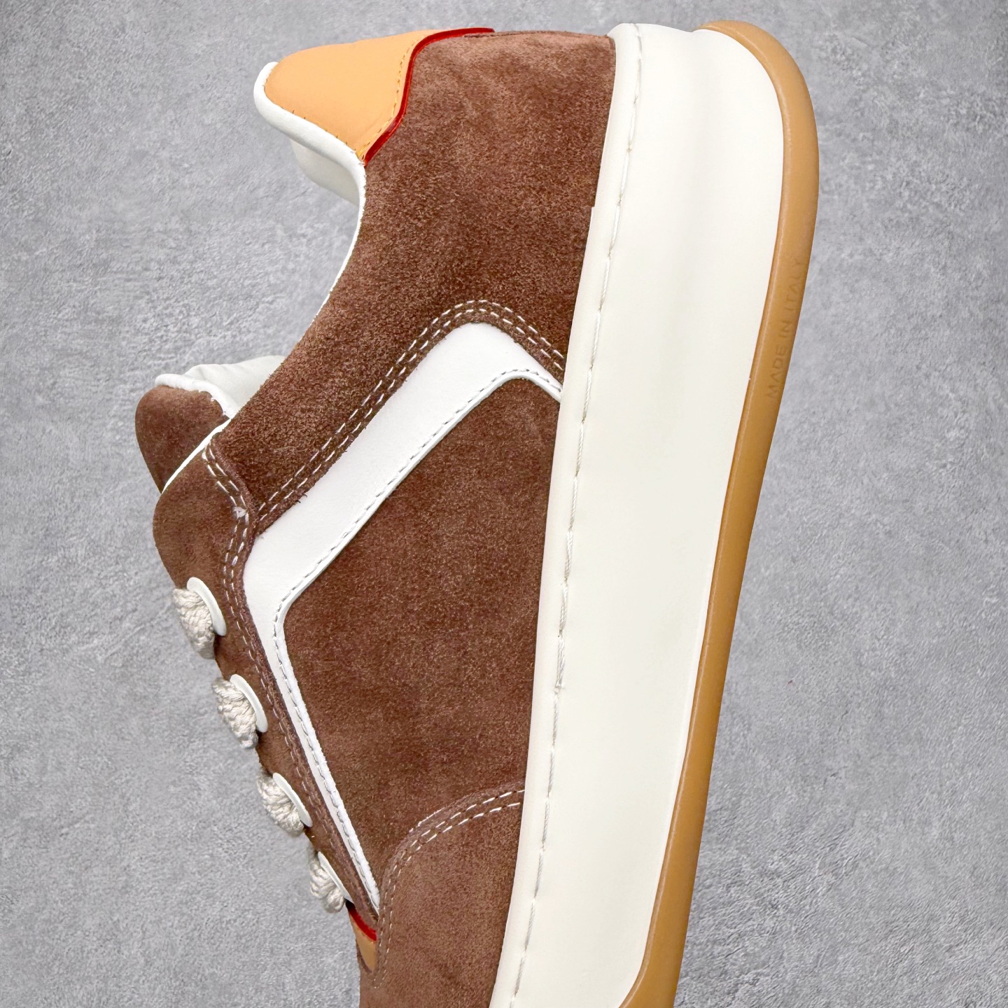 图片[7]-法国巴黎百年奢侈品牌LV路易威登LOUIS VUITTON Tilted Low Sneakers 倾斜系列低帮复古休闲运动文化百搭板鞋 2026早春款板鞋 广东原产#升级原楦型开发纸版#厚实抽屉礼品鞋盒及包装说明书防尘布袋物件(附送官方快递加固牛皮纸外盒!!)#采用Monogram 丹宁布鞋面材质#鞋垫嵌入软脚感EVA物料#后跟耐弯折滴塑支撑片#全新开发TPR光泽组合隔色鞋底❗ 尺码：39 40 41 42 43 44 45-选品中心