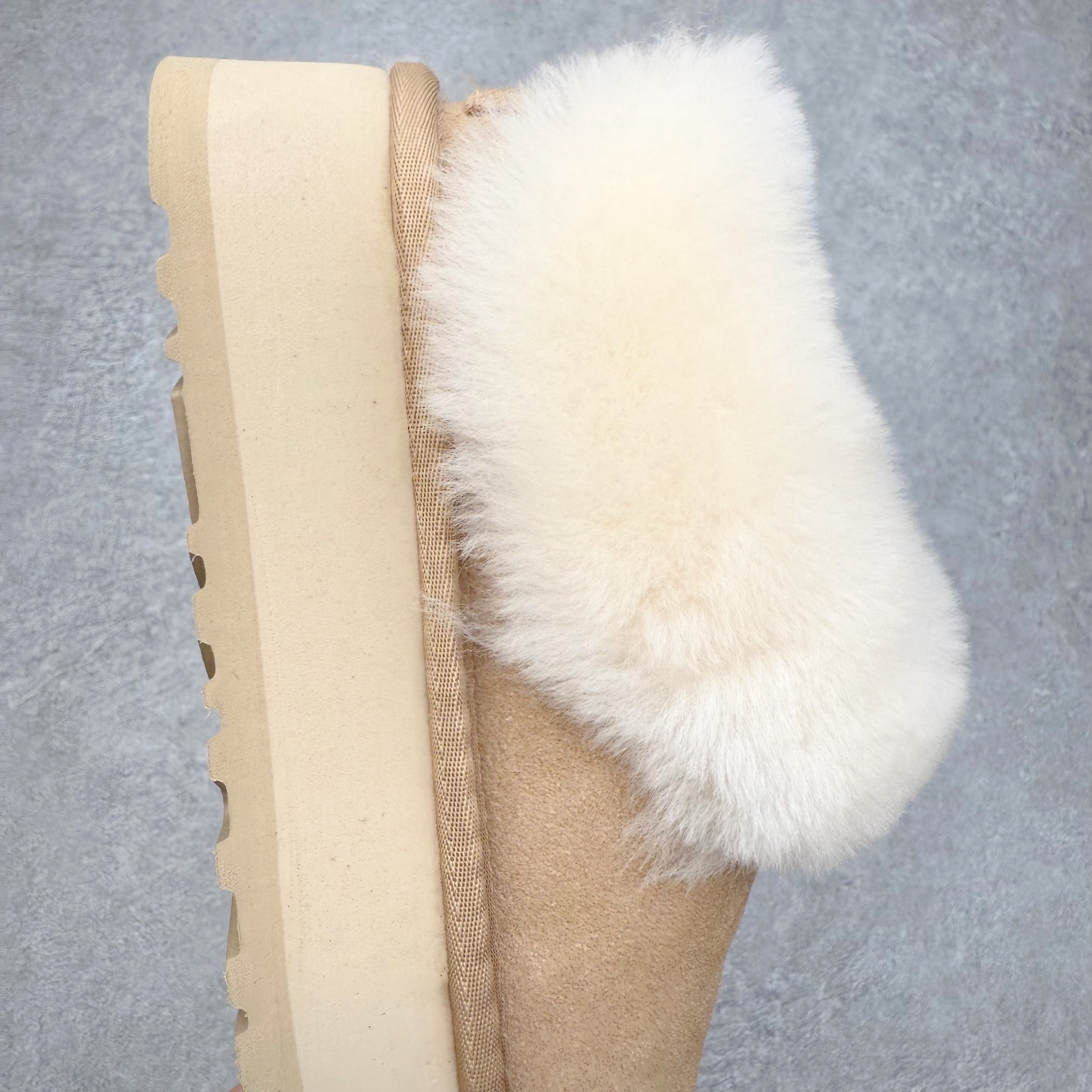 图片[6]-＃福利特价 UGG 1393 经典秋冬羊皮毛一体雪地靴 隆丰A级澳洲进口羊皮毛一体 完全遵循ZP工艺流程 代工厂原厂版师 秉承无原鞋不开发选择 注重每一处细节 市面最正版型 TREADLITE\\\”轻翼\\\”科技外底 轻便/耐用/柔韧/桩型【售后郑重承诺】一个月内若出现重大脱胶/断底等质量问题 直接为您换新 翻毛皮鞋面 细腻亲肤再生聚酯纤维滚边 舒适易打理 保暖性佳 UGG plush™ 里衬和内底 茸软亲肤 舒适暖足 经典鞋型搭配轻盈厚底 稳稳拿捏秋冬出街时髦造型 Treadlite by UGG 轻翼大底 轻盈缓震 为双足减负 舒适轻便 助你轻松畅玩整天 尺码：35 36 37 38 39 40-选品中心