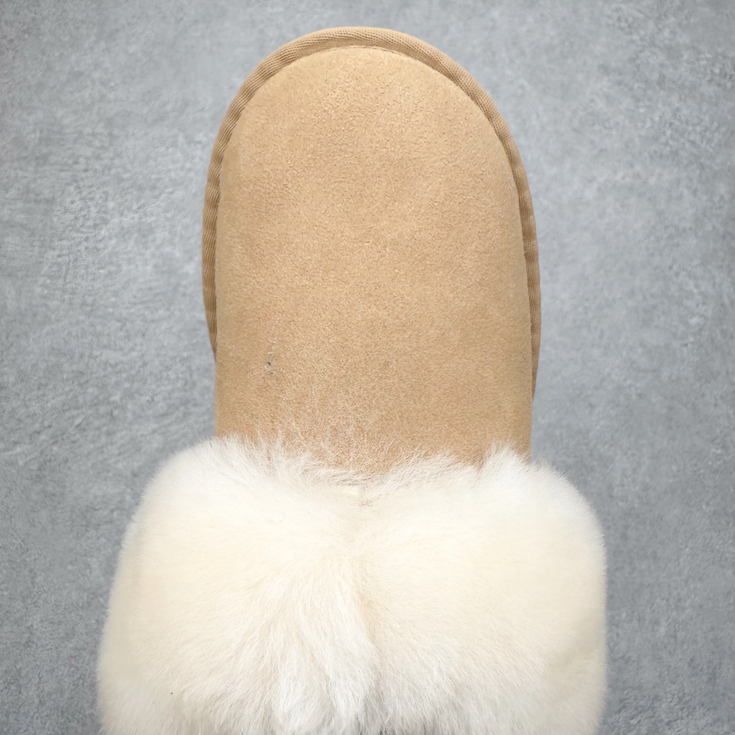 图片[4]-＃福利特价 UGG 1393 经典秋冬羊皮毛一体雪地靴 隆丰A级澳洲进口羊皮毛一体 完全遵循ZP工艺流程 代工厂原厂版师 秉承无原鞋不开发选择 注重每一处细节 市面最正版型 TREADLITE\\\”轻翼\\\”科技外底 轻便/耐用/柔韧/桩型【售后郑重承诺】一个月内若出现重大脱胶/断底等质量问题 直接为您换新 翻毛皮鞋面 细腻亲肤再生聚酯纤维滚边 舒适易打理 保暖性佳 UGG plush™ 里衬和内底 茸软亲肤 舒适暖足 经典鞋型搭配轻盈厚底 稳稳拿捏秋冬出街时髦造型 Treadlite by UGG 轻翼大底 轻盈缓震 为双足减负 舒适轻便 助你轻松畅玩整天 尺码：35 36 37 38 39 40-选品中心