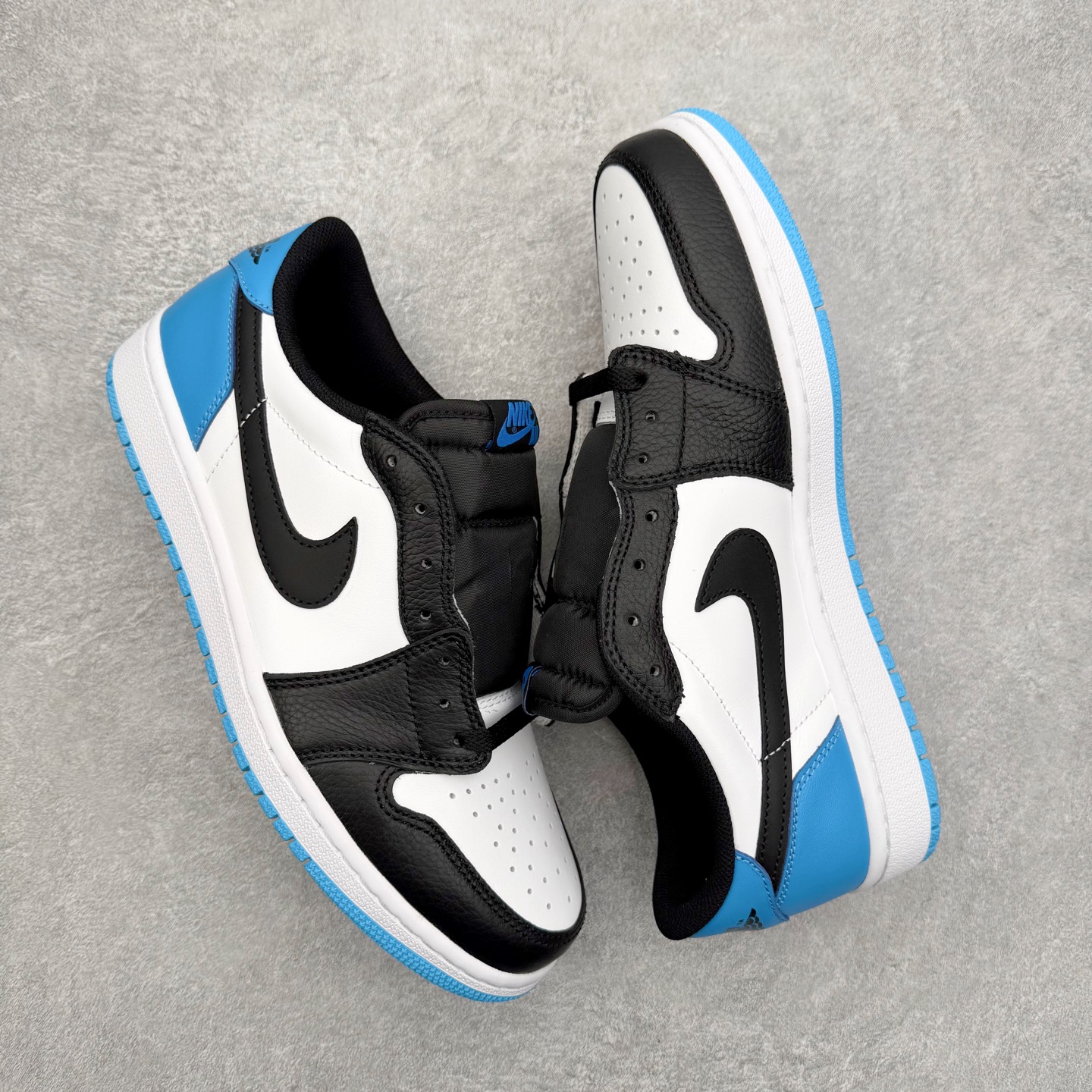 图片[3]-＃K版 Air Jordan AJ1 Low OG 低帮 CZ0790-104 全新流水线出品 DT版本唯一平替选择 市场第二梯队最强版 全部原鞋开发 原楦原纸板开发 全鞋电脑针车 原厂内置全掌气垫 原盒内在原标 唯一Zp原版鞋带绑法 免检产品 全新2022版型 全头层皮料 完美零毛边处理 原厂配置全掌气垫 价格定位良心 几十个配色陆续出货 实拍调校N版已经零色差零失真 百分百还原实物色彩所见即所得 不存在货不对板色差等低级问题 选购参考实物拍摄 不混卖不参货 只用心做好货严格选品 承诺混一赔十 尺码：36 36.5 37.5 38 38.5 39 40 40.5 41 42 42.5 43 44 44.5 45-选品中心