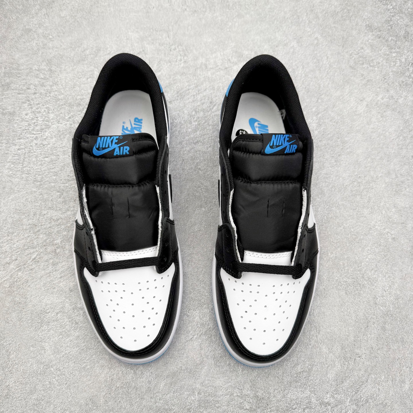 图片[2]-＃K版 Air Jordan AJ1 Low OG 低帮 CZ0790-104 全新流水线出品 DT版本唯一平替选择 市场第二梯队最强版 全部原鞋开发 原楦原纸板开发 全鞋电脑针车 原厂内置全掌气垫 原盒内在原标 唯一Zp原版鞋带绑法 免检产品 全新2022版型 全头层皮料 完美零毛边处理 原厂配置全掌气垫 价格定位良心 几十个配色陆续出货 实拍调校N版已经零色差零失真 百分百还原实物色彩所见即所得 不存在货不对板色差等低级问题 选购参考实物拍摄 不混卖不参货 只用心做好货严格选品 承诺混一赔十 尺码：36 36.5 37.5 38 38.5 39 40 40.5 41 42 42.5 43 44 44.5 45-选品中心