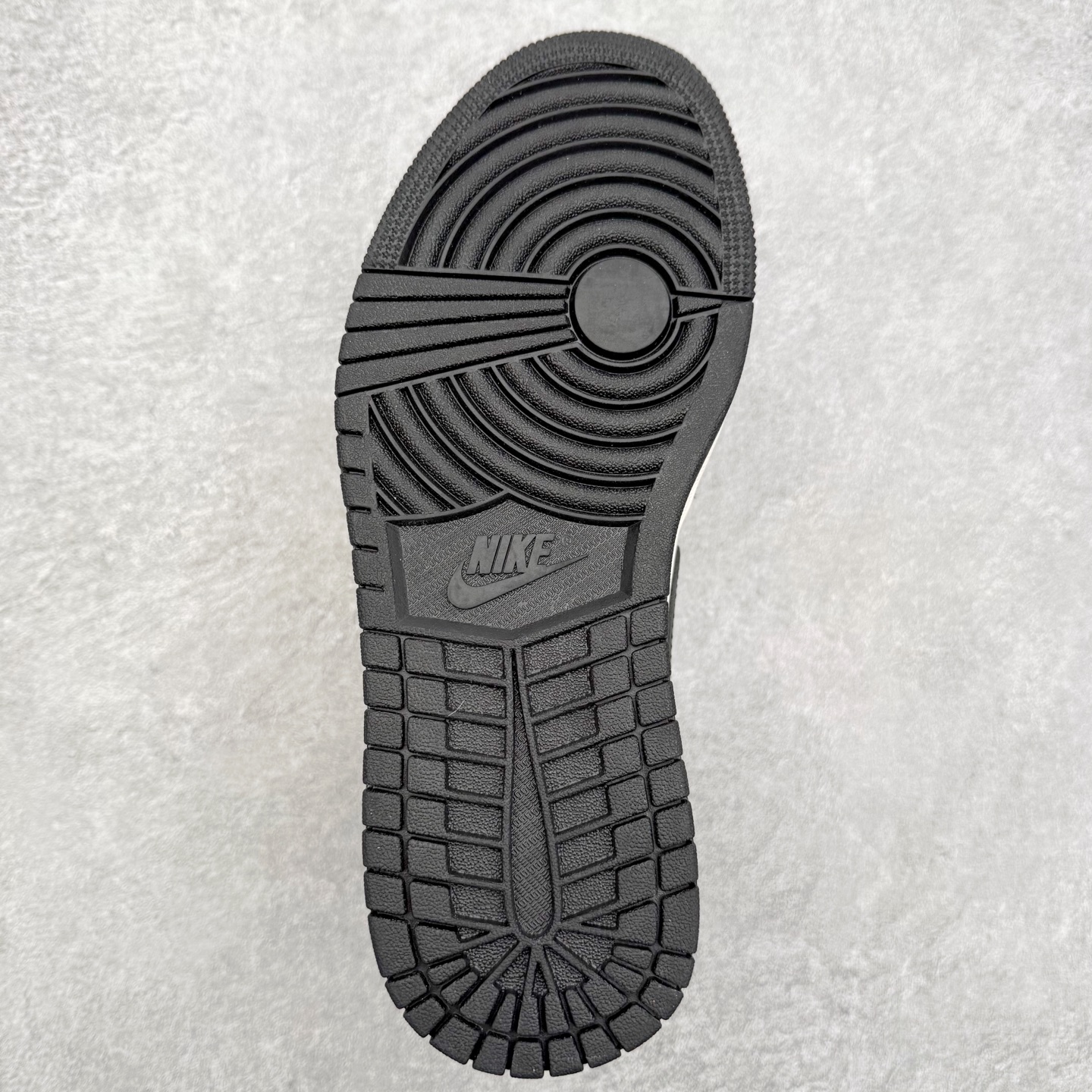 图片[9]-＃K版 Air Jordan AJ1 Low OG 低帮 CZ0790-102 全新流水线出品 DT版本唯一平替选择 市场第二梯队最强版 全部原鞋开发 原楦原纸板开发 全鞋电脑针车 原厂内置全掌气垫 原盒内在原标 唯一Zp原版鞋带绑法 免检产品 全新2022版型 全头层皮料 完美零毛边处理 原厂配置全掌气垫 价格定位良心 几十个配色陆续出货 实拍调校N版已经零色差零失真 百分百还原实物色彩所见即所得 不存在货不对板色差等低级问题 选购参考实物拍摄 不混卖不参货 只用心做好货严格选品 承诺混一赔十 尺码：36 36.5 37.5 38 38.5 39 40 40.5 41 42 42.5 43 44 44.5 45-选品中心