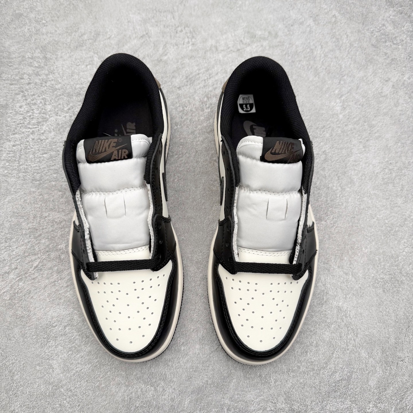 图片[2]-＃K版 Air Jordan AJ1 Low OG 低帮 CZ0790-102 全新流水线出品 DT版本唯一平替选择 市场第二梯队最强版 全部原鞋开发 原楦原纸板开发 全鞋电脑针车 原厂内置全掌气垫 原盒内在原标 唯一Zp原版鞋带绑法 免检产品 全新2022版型 全头层皮料 完美零毛边处理 原厂配置全掌气垫 价格定位良心 几十个配色陆续出货 实拍调校N版已经零色差零失真 百分百还原实物色彩所见即所得 不存在货不对板色差等低级问题 选购参考实物拍摄 不混卖不参货 只用心做好货严格选品 承诺混一赔十 尺码：36 36.5 37.5 38 38.5 39 40 40.5 41 42 42.5 43 44 44.5 45-选品中心