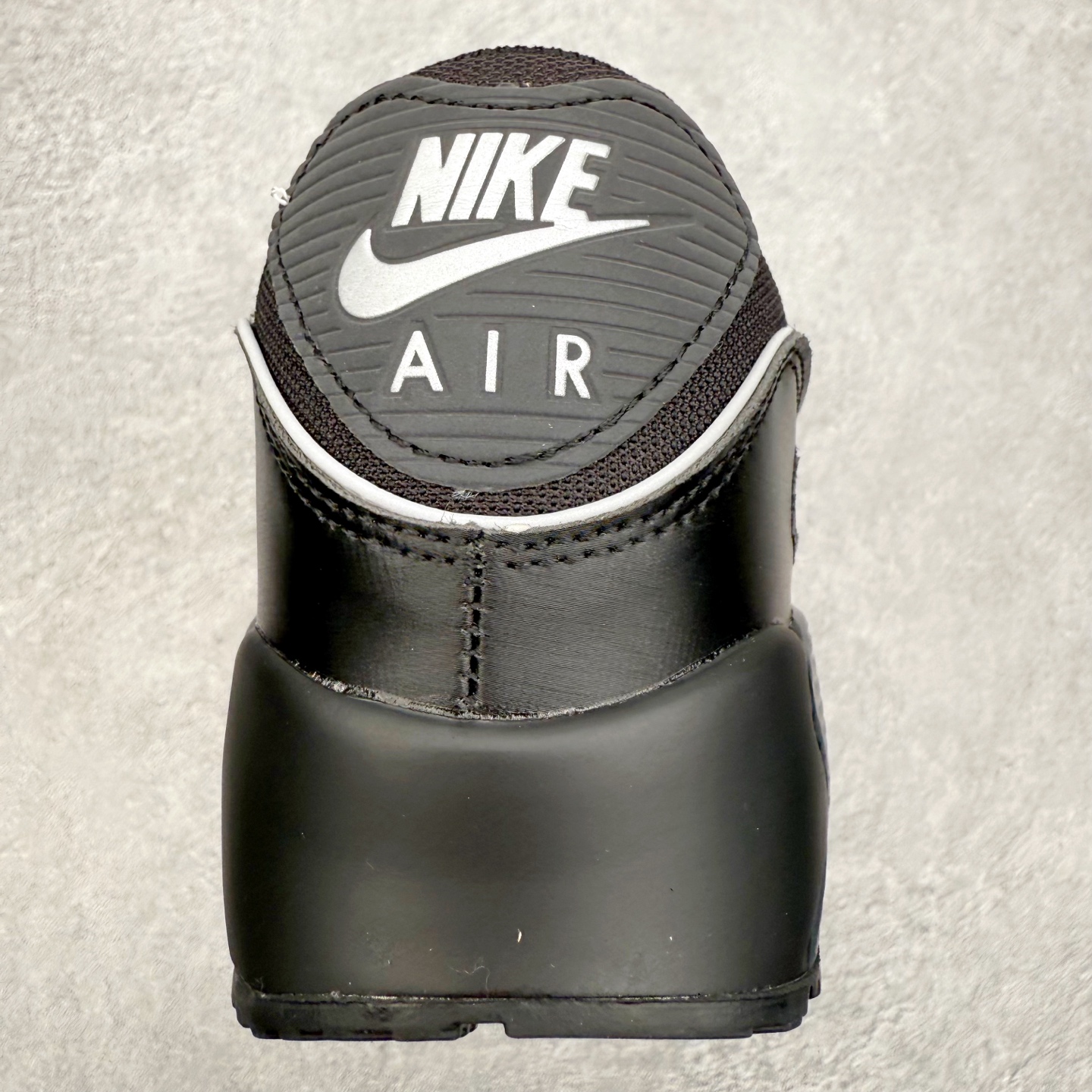 图片[8]-＃MX版 NK Air MAX 90 气垫复古减震跑步鞋 FV4517-002 经典重温 独家陆续补货 外单专供大厂出品 品质稳定 一百余色 终端操作 Air Max 90于1990年推出 来自Air Max系列 在Air Max 1的基础上改进而得 增加了气垫面积 外型上也更为流线 最特別的就是加入了菱纹塑胶嵌板 为Air Max 90增添了许多潮流气息 皮革鞋面 造就出色耐穿性和支撑力 Max Air缓震配置搭配泡棉中底 令Air Max 90轻盈而舒适 华夫格橡胶外底 铸就Air Max 90非凡的抓地力 而Air Max 90不仅是一双跑鞋 它成功跨越了时间的演进 成为了球鞋文化与潮流圈中最熟为人知的鞋款之一 尺码：36 36.5 37.5 38 38.5 39 40 40.5 41 42 42.5 43 44 44.5 45-选品中心