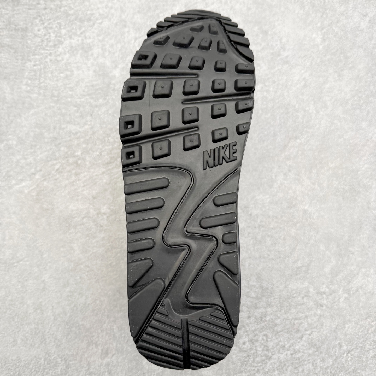 图片[9]-＃MX版 NK Air MAX 90 气垫复古减震跑步鞋 FV4517-002 经典重温 独家陆续补货 外单专供大厂出品 品质稳定 一百余色 终端操作 Air Max 90于1990年推出 来自Air Max系列 在Air Max 1的基础上改进而得 增加了气垫面积 外型上也更为流线 最特別的就是加入了菱纹塑胶嵌板 为Air Max 90增添了许多潮流气息 皮革鞋面 造就出色耐穿性和支撑力 Max Air缓震配置搭配泡棉中底 令Air Max 90轻盈而舒适 华夫格橡胶外底 铸就Air Max 90非凡的抓地力 而Air Max 90不仅是一双跑鞋 它成功跨越了时间的演进 成为了球鞋文化与潮流圈中最熟为人知的鞋款之一 尺码：36 36.5 37.5 38 38.5 39 40 40.5 41 42 42.5 43 44 44.5 45-选品中心