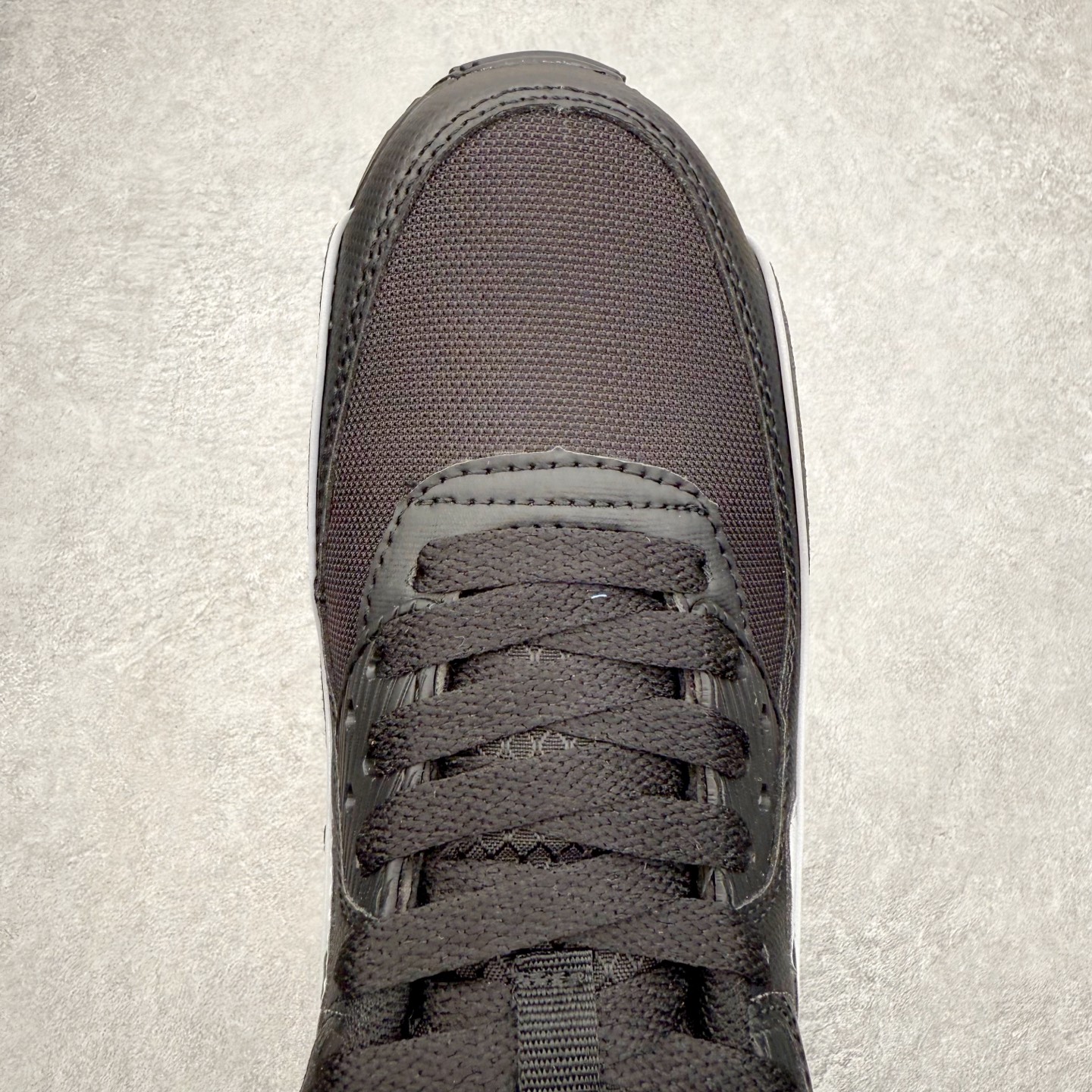 图片[4]-＃MX版 NK Air MAX 90 气垫复古减震跑步鞋 FV4517-002 经典重温 独家陆续补货 外单专供大厂出品 品质稳定 一百余色 终端操作 Air Max 90于1990年推出 来自Air Max系列 在Air Max 1的基础上改进而得 增加了气垫面积 外型上也更为流线 最特別的就是加入了菱纹塑胶嵌板 为Air Max 90增添了许多潮流气息 皮革鞋面 造就出色耐穿性和支撑力 Max Air缓震配置搭配泡棉中底 令Air Max 90轻盈而舒适 华夫格橡胶外底 铸就Air Max 90非凡的抓地力 而Air Max 90不仅是一双跑鞋 它成功跨越了时间的演进 成为了球鞋文化与潮流圈中最熟为人知的鞋款之一 尺码：36 36.5 37.5 38 38.5 39 40 40.5 41 42 42.5 43 44 44.5 45-选品中心