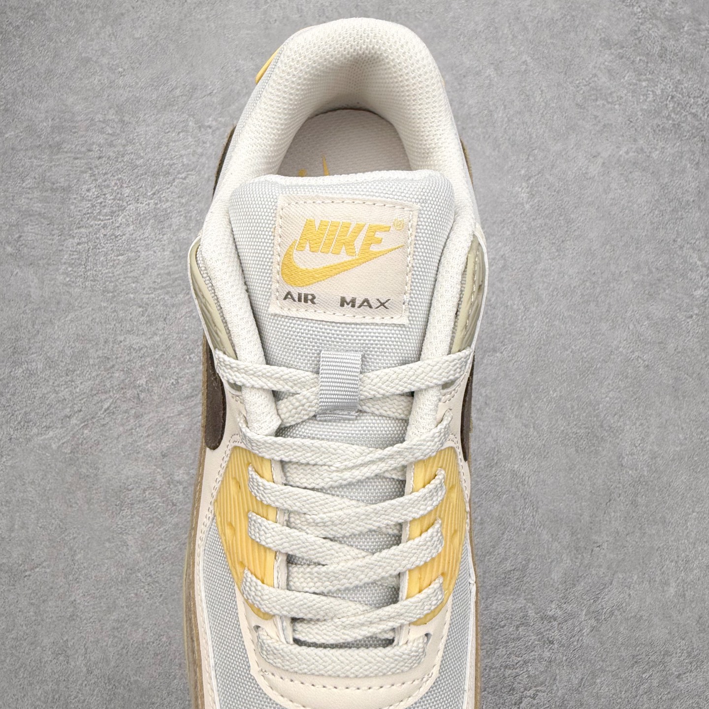 图片[5]-＃MX版 NK Air MAX 90 气垫复古减震跑步鞋 IB6392-002 经典重温 独家陆续补货 外单专供大厂出品 品质稳定 一百余色 终端操作 Air Max 90于1990年推出 来自Air Max系列 在Air Max 1的基础上改进而得 增加了气垫面积 外型上也更为流线 最特別的就是加入了菱纹塑胶嵌板 为Air Max 90增添了许多潮流气息 皮革鞋面 造就出色耐穿性和支撑力 Max Air缓震配置搭配泡棉中底 令Air Max 90轻盈而舒适 华夫格橡胶外底 铸就Air Max 90非凡的抓地力 而Air Max 90不仅是一双跑鞋 它成功跨越了时间的演进 成为了球鞋文化与潮流圈中最熟为人知的鞋款之一 尺码：36 36.5 37.5 38 38.5 39 40 40.5 41 42 42.5 43 44 44.5 45-选品中心