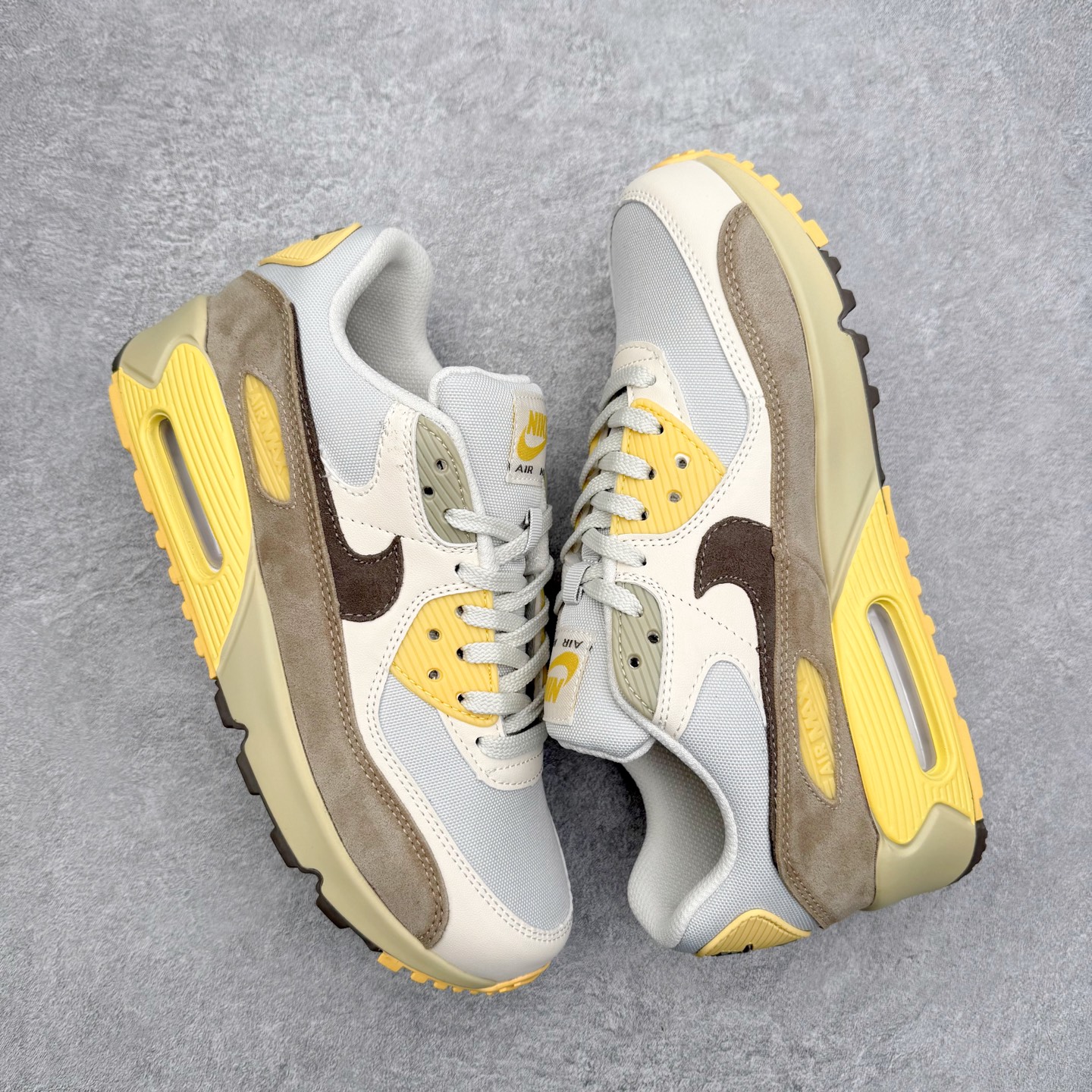 图片[3]-＃MX版 NK Air MAX 90 气垫复古减震跑步鞋 IB6392-002 经典重温 独家陆续补货 外单专供大厂出品 品质稳定 一百余色 终端操作 Air Max 90于1990年推出 来自Air Max系列 在Air Max 1的基础上改进而得 增加了气垫面积 外型上也更为流线 最特別的就是加入了菱纹塑胶嵌板 为Air Max 90增添了许多潮流气息 皮革鞋面 造就出色耐穿性和支撑力 Max Air缓震配置搭配泡棉中底 令Air Max 90轻盈而舒适 华夫格橡胶外底 铸就Air Max 90非凡的抓地力 而Air Max 90不仅是一双跑鞋 它成功跨越了时间的演进 成为了球鞋文化与潮流圈中最熟为人知的鞋款之一 尺码：36 36.5 37.5 38 38.5 39 40 40.5 41 42 42.5 43 44 44.5 45-选品中心