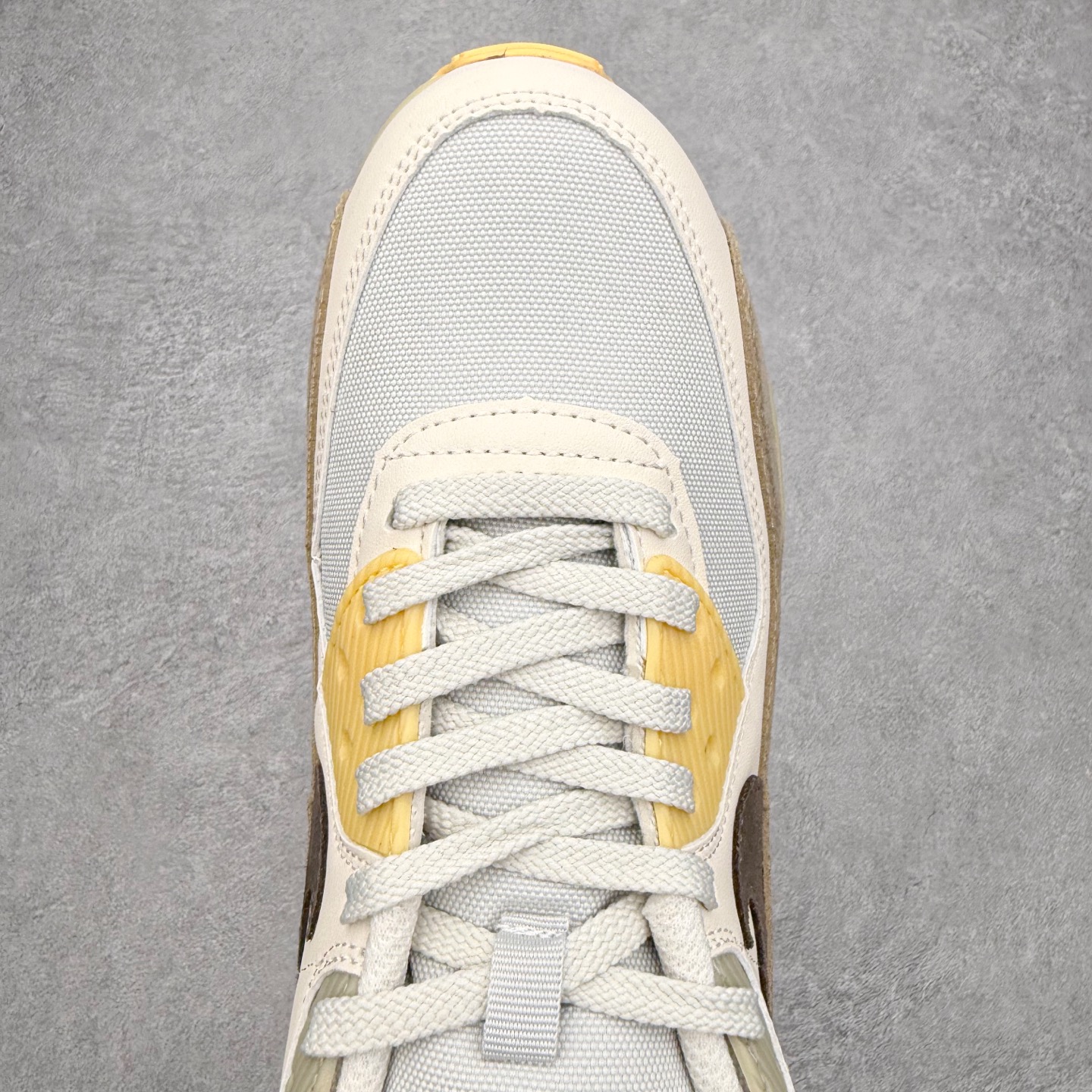 图片[4]-＃MX版 NK Air MAX 90 气垫复古减震跑步鞋 IB6392-002 经典重温 独家陆续补货 外单专供大厂出品 品质稳定 一百余色 终端操作 Air Max 90于1990年推出 来自Air Max系列 在Air Max 1的基础上改进而得 增加了气垫面积 外型上也更为流线 最特別的就是加入了菱纹塑胶嵌板 为Air Max 90增添了许多潮流气息 皮革鞋面 造就出色耐穿性和支撑力 Max Air缓震配置搭配泡棉中底 令Air Max 90轻盈而舒适 华夫格橡胶外底 铸就Air Max 90非凡的抓地力 而Air Max 90不仅是一双跑鞋 它成功跨越了时间的演进 成为了球鞋文化与潮流圈中最熟为人知的鞋款之一 尺码：36 36.5 37.5 38 38.5 39 40 40.5 41 42 42.5 43 44 44.5 45-选品中心