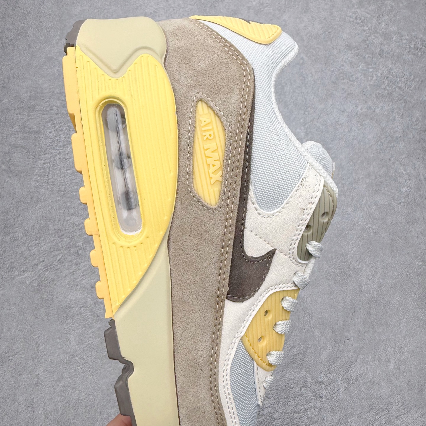 图片[6]-＃MX版 NK Air MAX 90 气垫复古减震跑步鞋 IB6392-002 经典重温 独家陆续补货 外单专供大厂出品 品质稳定 一百余色 终端操作 Air Max 90于1990年推出 来自Air Max系列 在Air Max 1的基础上改进而得 增加了气垫面积 外型上也更为流线 最特別的就是加入了菱纹塑胶嵌板 为Air Max 90增添了许多潮流气息 皮革鞋面 造就出色耐穿性和支撑力 Max Air缓震配置搭配泡棉中底 令Air Max 90轻盈而舒适 华夫格橡胶外底 铸就Air Max 90非凡的抓地力 而Air Max 90不仅是一双跑鞋 它成功跨越了时间的演进 成为了球鞋文化与潮流圈中最熟为人知的鞋款之一 尺码：36 36.5 37.5 38 38.5 39 40 40.5 41 42 42.5 43 44 44.5 45-选品中心