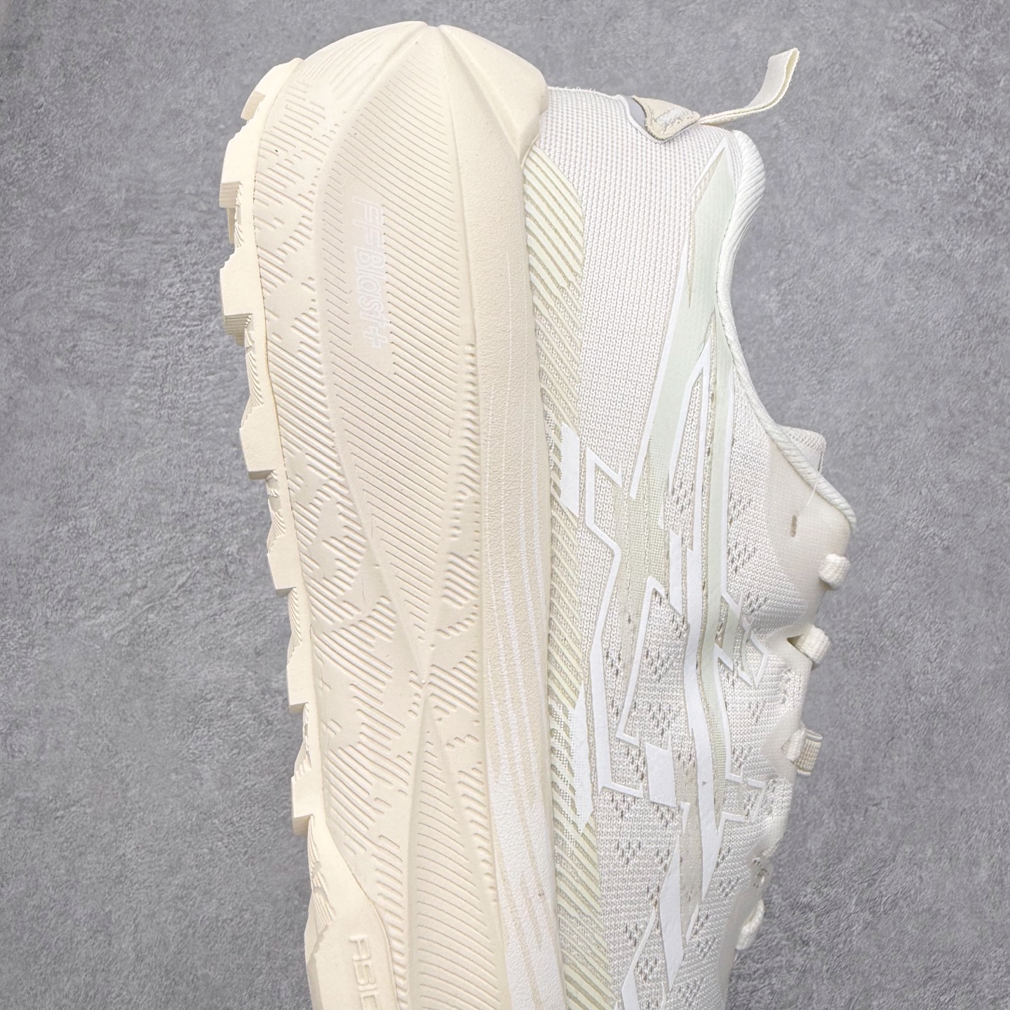 图片[6]-Asics Gel-Trabuco Max 4 舒适缓震轻便竞速 低帮跑步鞋 ASICS（亚瑟士）是日本实业家鬼冢喜八郎创立的跑鞋运动品牌，名字想法源自著名的拉丁谚语“AnimaSana In Corpore Sano”，意为“健全的精神寓于强健的体魄”。正如其名字的含义，ASICS亚瑟士一直坚信保持身体的健康与活力是打造健康快乐的生活方式的最佳途径。亚瑟士的跑鞋、篮球鞋等系列集专业与美貌于一身，拥有极高的热度。2016年，ASICS在“2016年日本最佳全球品牌”排行榜名列第17名。尺码：36 37 37.5 38 39 39.5 40 40.5 41.5 42 42.5 43.5 44 45-选品中心