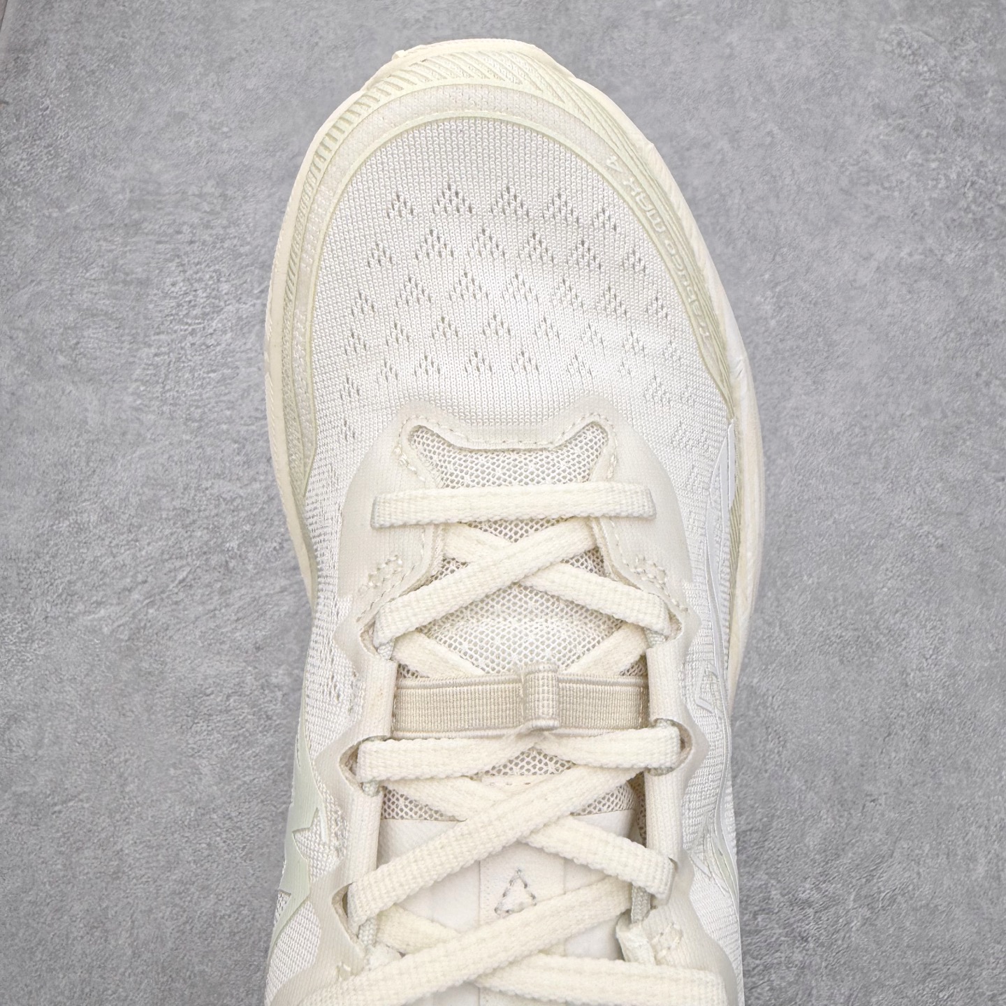 图片[4]-Asics Gel-Trabuco Max 4 舒适缓震轻便竞速 低帮跑步鞋 ASICS（亚瑟士）是日本实业家鬼冢喜八郎创立的跑鞋运动品牌，名字想法源自著名的拉丁谚语“AnimaSana In Corpore Sano”，意为“健全的精神寓于强健的体魄”。正如其名字的含义，ASICS亚瑟士一直坚信保持身体的健康与活力是打造健康快乐的生活方式的最佳途径。亚瑟士的跑鞋、篮球鞋等系列集专业与美貌于一身，拥有极高的热度。2016年，ASICS在“2016年日本最佳全球品牌”排行榜名列第17名。尺码：36 37 37.5 38 39 39.5 40 40.5 41.5 42 42.5 43.5 44 45-选品中心