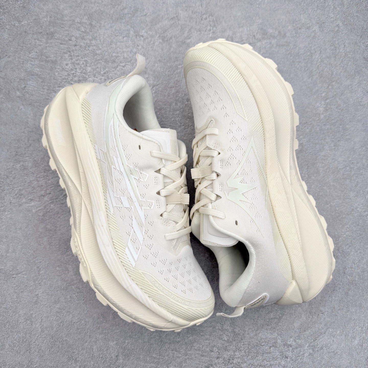 图片[3]-Asics Gel-Trabuco Max 4 舒适缓震轻便竞速 低帮跑步鞋 ASICS（亚瑟士）是日本实业家鬼冢喜八郎创立的跑鞋运动品牌，名字想法源自著名的拉丁谚语“AnimaSana In Corpore Sano”，意为“健全的精神寓于强健的体魄”。正如其名字的含义，ASICS亚瑟士一直坚信保持身体的健康与活力是打造健康快乐的生活方式的最佳途径。亚瑟士的跑鞋、篮球鞋等系列集专业与美貌于一身，拥有极高的热度。2016年，ASICS在“2016年日本最佳全球品牌”排行榜名列第17名。尺码：36 37 37.5 38 39 39.5 40 40.5 41.5 42 42.5 43.5 44 45-选品中心