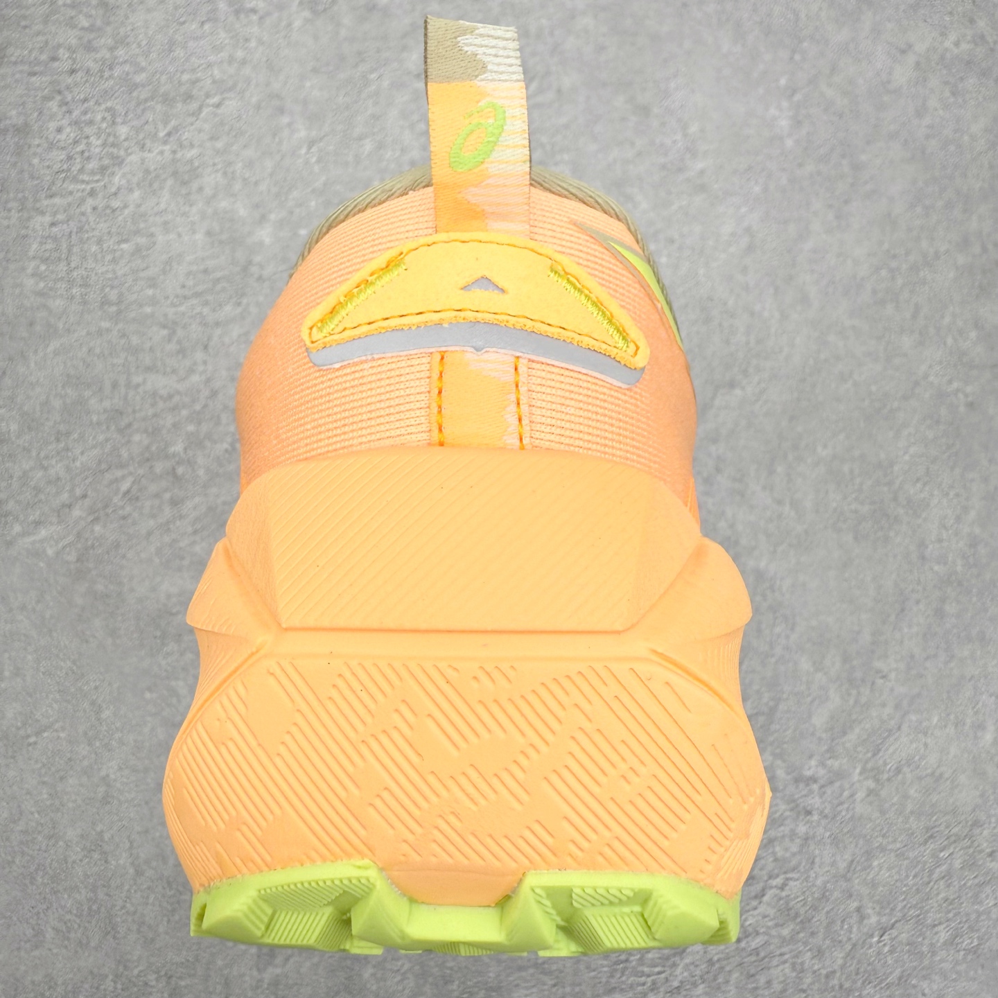 图片[8]-Asics Gel-Trabuco Max 4 舒适缓震轻便竞速 低帮跑步鞋 ASICS（亚瑟士）是日本实业家鬼冢喜八郎创立的跑鞋运动品牌，名字想法源自著名的拉丁谚语“AnimaSana In Corpore Sano”，意为“健全的精神寓于强健的体魄”。正如其名字的含义，ASICS亚瑟士一直坚信保持身体的健康与活力是打造健康快乐的生活方式的最佳途径。亚瑟士的跑鞋、篮球鞋等系列集专业与美貌于一身，拥有极高的热度。2016年，ASICS在“2016年日本最佳全球品牌”排行榜名列第17名。尺码：36 37 37.5 38 39 39.5 40 40.5 41.5 42 42.5 43.5 44 45-选品中心