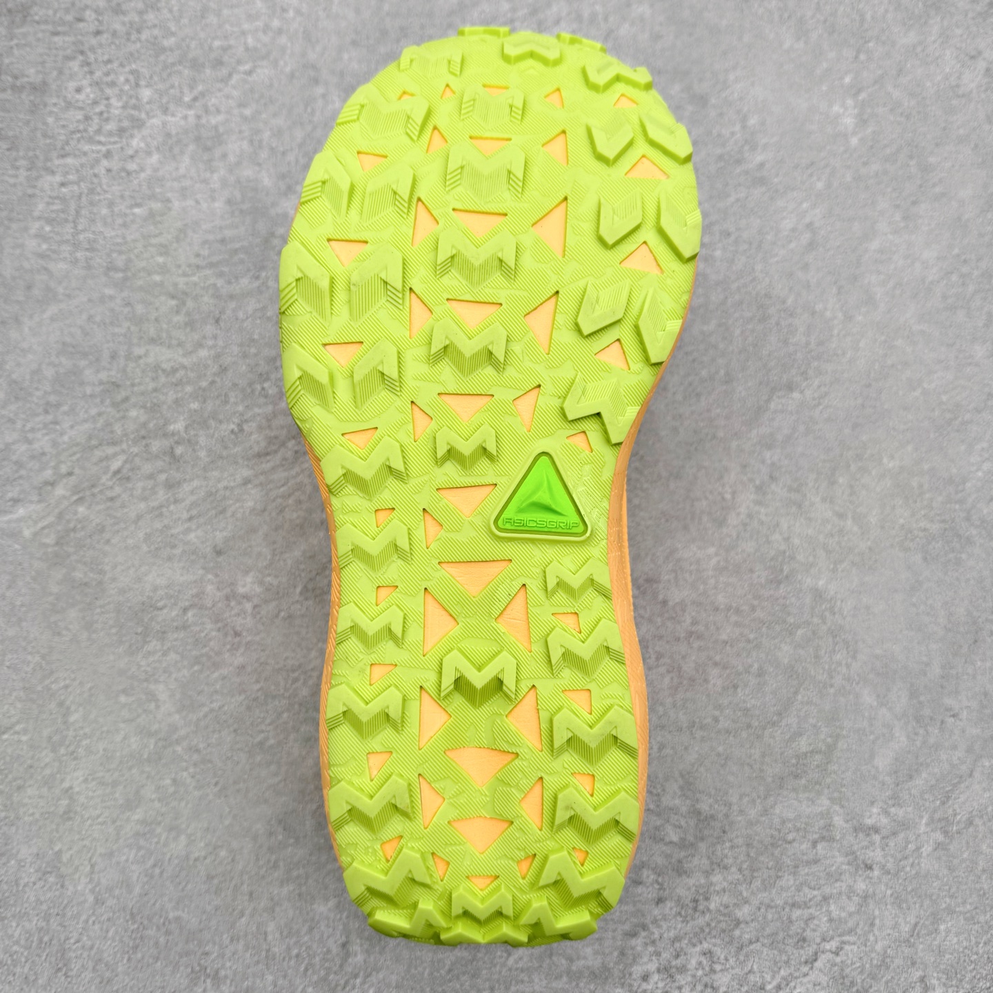 图片[9]-Asics Gel-Trabuco Max 4 舒适缓震轻便竞速 低帮跑步鞋 ASICS（亚瑟士）是日本实业家鬼冢喜八郎创立的跑鞋运动品牌，名字想法源自著名的拉丁谚语“AnimaSana In Corpore Sano”，意为“健全的精神寓于强健的体魄”。正如其名字的含义，ASICS亚瑟士一直坚信保持身体的健康与活力是打造健康快乐的生活方式的最佳途径。亚瑟士的跑鞋、篮球鞋等系列集专业与美貌于一身，拥有极高的热度。2016年，ASICS在“2016年日本最佳全球品牌”排行榜名列第17名。尺码：36 37 37.5 38 39 39.5 40 40.5 41.5 42 42.5 43.5 44 45-选品中心