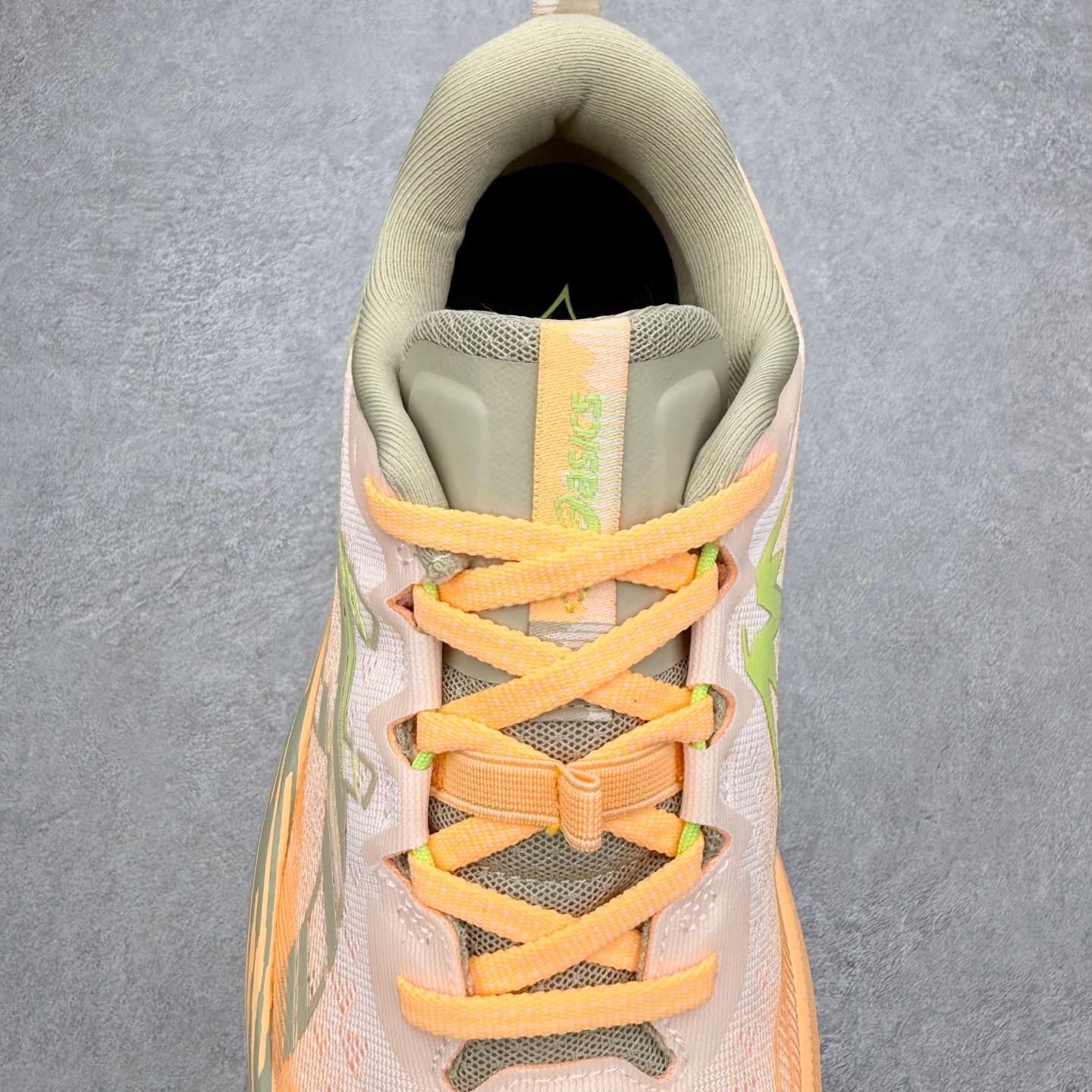 图片[5]-Asics Gel-Trabuco Max 4 舒适缓震轻便竞速 低帮跑步鞋 ASICS（亚瑟士）是日本实业家鬼冢喜八郎创立的跑鞋运动品牌，名字想法源自著名的拉丁谚语“AnimaSana In Corpore Sano”，意为“健全的精神寓于强健的体魄”。正如其名字的含义，ASICS亚瑟士一直坚信保持身体的健康与活力是打造健康快乐的生活方式的最佳途径。亚瑟士的跑鞋、篮球鞋等系列集专业与美貌于一身，拥有极高的热度。2016年，ASICS在“2016年日本最佳全球品牌”排行榜名列第17名。尺码：36 37 37.5 38 39 39.5 40 40.5 41.5 42 42.5 43.5 44 45-选品中心