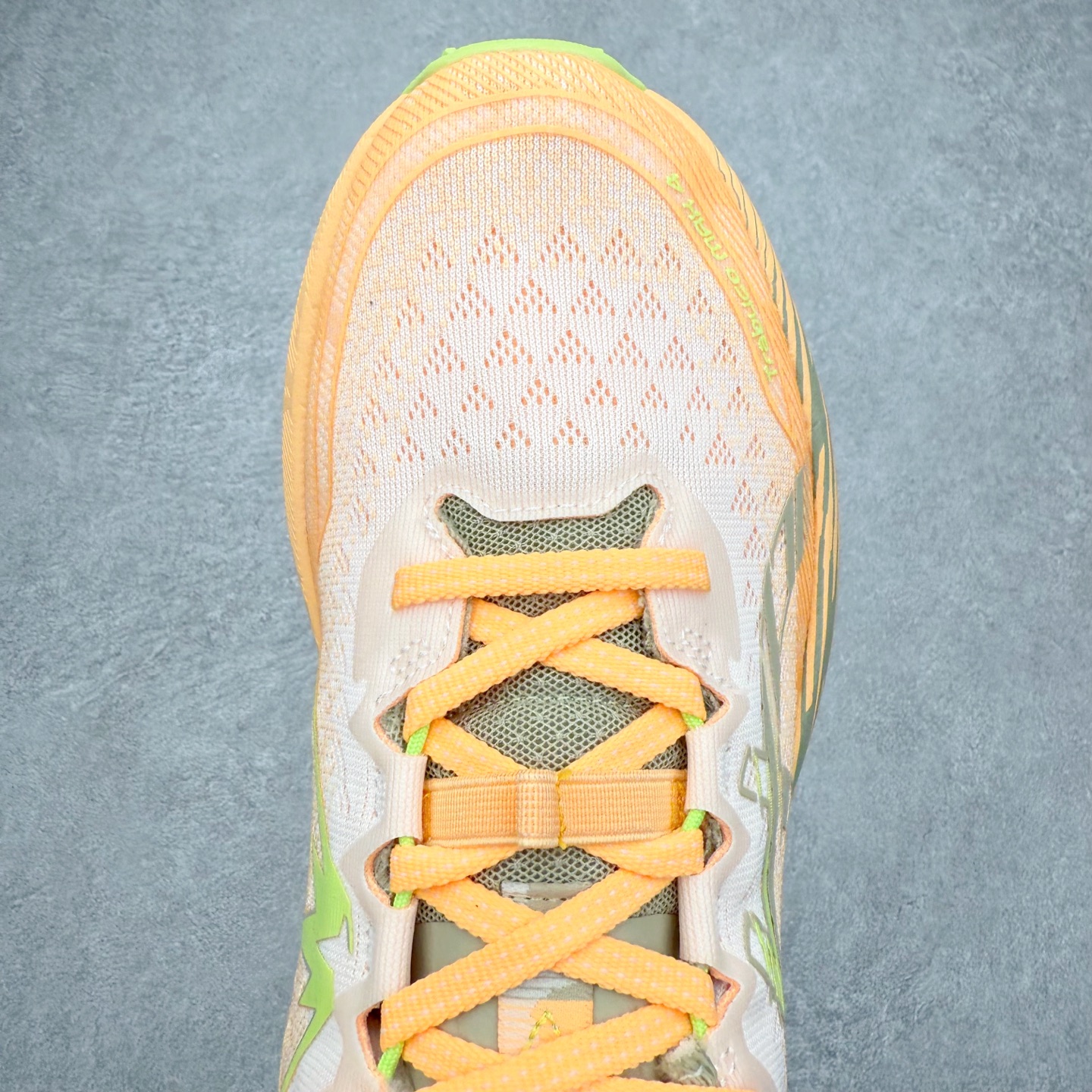 图片[4]-Asics Gel-Trabuco Max 4 舒适缓震轻便竞速 低帮跑步鞋 ASICS（亚瑟士）是日本实业家鬼冢喜八郎创立的跑鞋运动品牌，名字想法源自著名的拉丁谚语“AnimaSana In Corpore Sano”，意为“健全的精神寓于强健的体魄”。正如其名字的含义，ASICS亚瑟士一直坚信保持身体的健康与活力是打造健康快乐的生活方式的最佳途径。亚瑟士的跑鞋、篮球鞋等系列集专业与美貌于一身，拥有极高的热度。2016年，ASICS在“2016年日本最佳全球品牌”排行榜名列第17名。尺码：36 37 37.5 38 39 39.5 40 40.5 41.5 42 42.5 43.5 44 45-选品中心