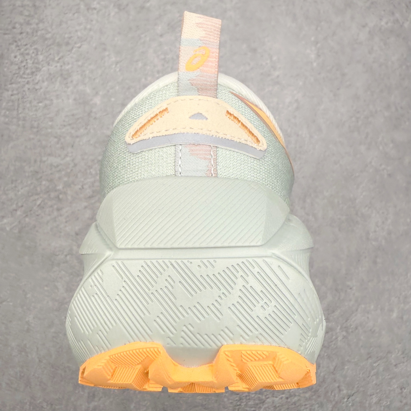 图片[8]-Asics Gel-Trabuco Max 4 舒适缓震轻便竞速 低帮跑步鞋 ASICS（亚瑟士）是日本实业家鬼冢喜八郎创立的跑鞋运动品牌，名字想法源自著名的拉丁谚语“AnimaSana In Corpore Sano”，意为“健全的精神寓于强健的体魄”。正如其名字的含义，ASICS亚瑟士一直坚信保持身体的健康与活力是打造健康快乐的生活方式的最佳途径。亚瑟士的跑鞋、篮球鞋等系列集专业与美貌于一身，拥有极高的热度。2016年，ASICS在“2016年日本最佳全球品牌”排行榜名列第17名。尺码：36 37 37.5 38 39 39.5 40 40.5 41.5 42 42.5 43.5 44 45-选品中心