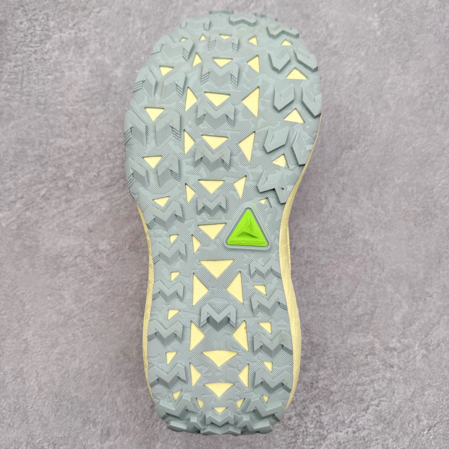 图片[9]-Asics Gel-Trabuco Max 4 舒适缓震轻便竞速 低帮跑步鞋 ASICS（亚瑟士）是日本实业家鬼冢喜八郎创立的跑鞋运动品牌，名字想法源自著名的拉丁谚语“AnimaSana In Corpore Sano”，意为“健全的精神寓于强健的体魄”。正如其名字的含义，ASICS亚瑟士一直坚信保持身体的健康与活力是打造健康快乐的生活方式的最佳途径。亚瑟士的跑鞋、篮球鞋等系列集专业与美貌于一身，拥有极高的热度。2016年，ASICS在“2016年日本最佳全球品牌”排行榜名列第17名。尺码：36 37 37.5 38 39 39.5 40 40.5 41.5 42 42.5 43.5 44 45-选品中心