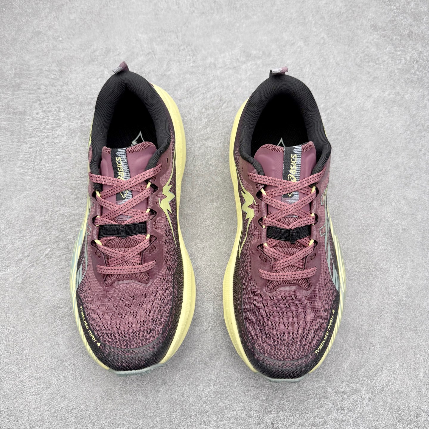 图片[2]-Asics Gel-Trabuco Max 4 舒适缓震轻便竞速 低帮跑步鞋 ASICS（亚瑟士）是日本实业家鬼冢喜八郎创立的跑鞋运动品牌，名字想法源自著名的拉丁谚语“AnimaSana In Corpore Sano”，意为“健全的精神寓于强健的体魄”。正如其名字的含义，ASICS亚瑟士一直坚信保持身体的健康与活力是打造健康快乐的生活方式的最佳途径。亚瑟士的跑鞋、篮球鞋等系列集专业与美貌于一身，拥有极高的热度。2016年，ASICS在“2016年日本最佳全球品牌”排行榜名列第17名。尺码：36 37 37.5 38 39 39.5 40 40.5 41.5 42 42.5 43.5 44 45-选品中心