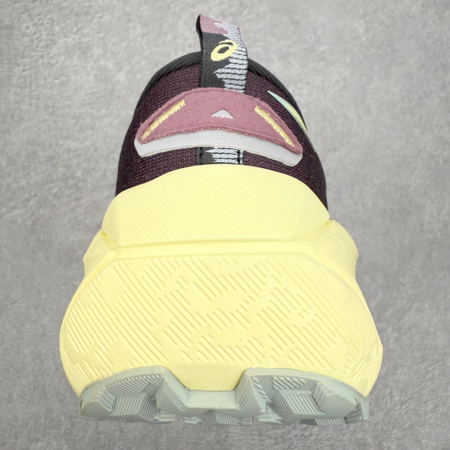 图片[8]-Asics Gel-Trabuco Max 4 舒适缓震轻便竞速 低帮跑步鞋 ASICS（亚瑟士）是日本实业家鬼冢喜八郎创立的跑鞋运动品牌，名字想法源自著名的拉丁谚语“AnimaSana In Corpore Sano”，意为“健全的精神寓于强健的体魄”。正如其名字的含义，ASICS亚瑟士一直坚信保持身体的健康与活力是打造健康快乐的生活方式的最佳途径。亚瑟士的跑鞋、篮球鞋等系列集专业与美貌于一身，拥有极高的热度。2016年，ASICS在“2016年日本最佳全球品牌”排行榜名列第17名。尺码：36 37 37.5 38 39 39.5 40 40.5 41.5 42 42.5 43.5 44 45-选品中心