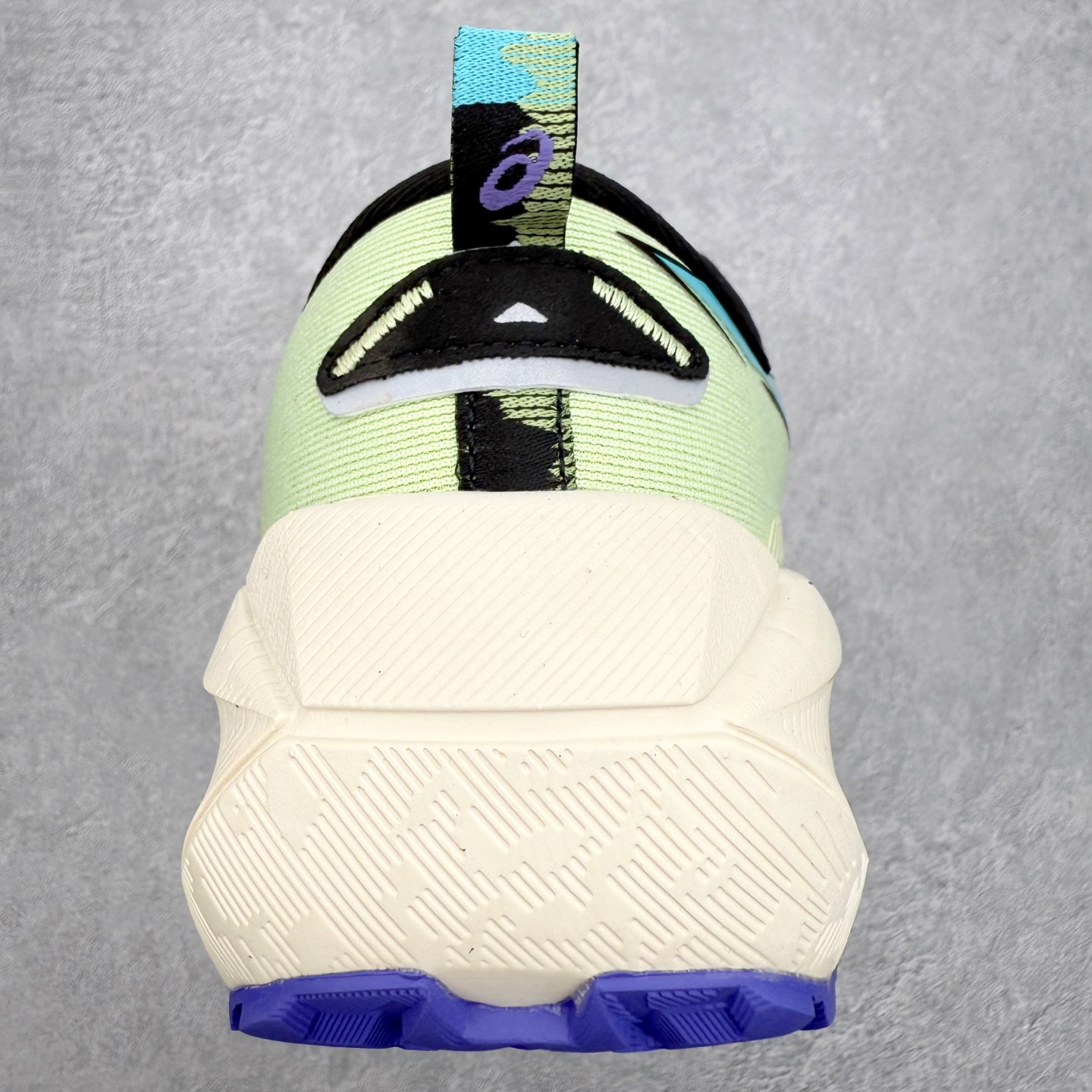 图片[8]-Asics Gel-Trabuco Max 4 舒适缓震轻便竞速 低帮跑步鞋 ASICS（亚瑟士）是日本实业家鬼冢喜八郎创立的跑鞋运动品牌，名字想法源自著名的拉丁谚语“AnimaSana In Corpore Sano”，意为“健全的精神寓于强健的体魄”。正如其名字的含义，ASICS亚瑟士一直坚信保持身体的健康与活力是打造健康快乐的生活方式的最佳途径。亚瑟士的跑鞋、篮球鞋等系列集专业与美貌于一身，拥有极高的热度。2016年，ASICS在“2016年日本最佳全球品牌”排行榜名列第17名。尺码：36 37 37.5 38 39 39.5 40 40.5 41.5 42 42.5 43.5 44 45-选品中心