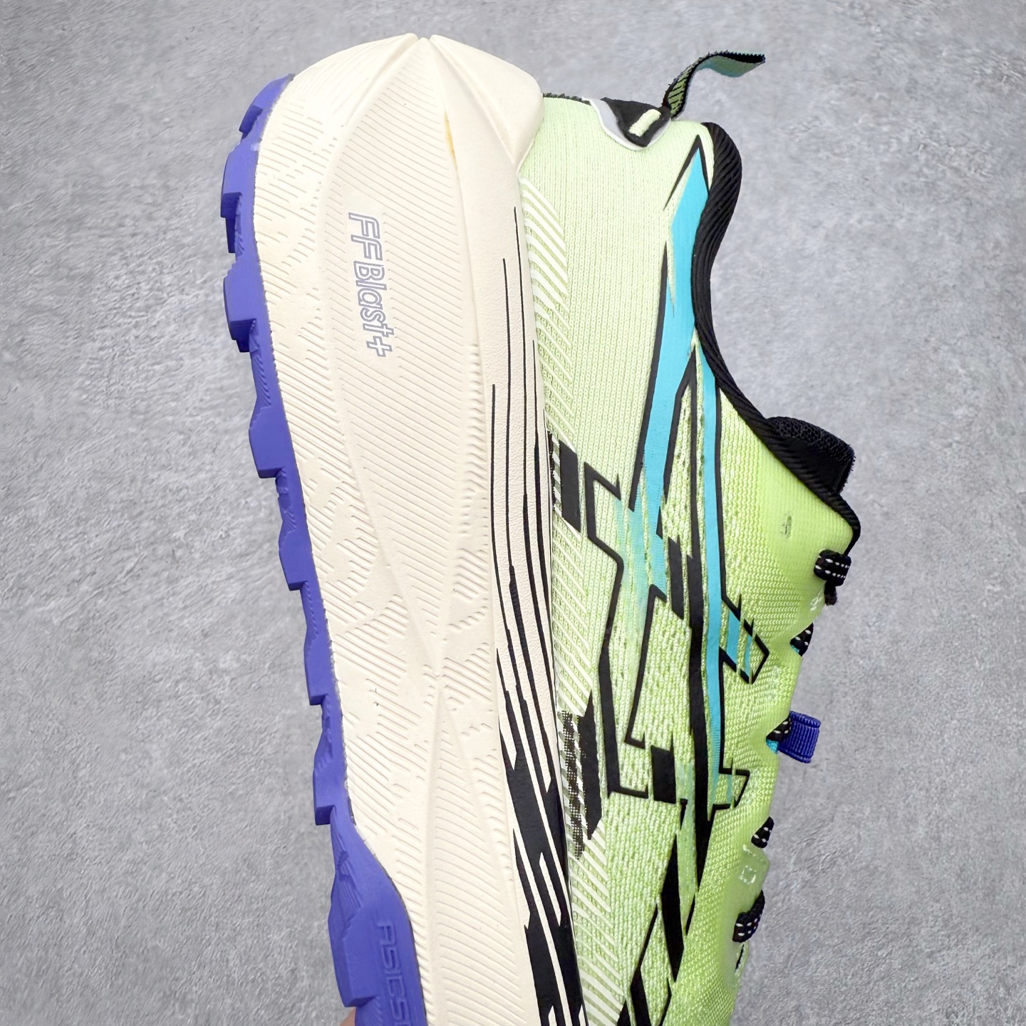 图片[6]-Asics Gel-Trabuco Max 4 舒适缓震轻便竞速 低帮跑步鞋 ASICS（亚瑟士）是日本实业家鬼冢喜八郎创立的跑鞋运动品牌，名字想法源自著名的拉丁谚语“AnimaSana In Corpore Sano”，意为“健全的精神寓于强健的体魄”。正如其名字的含义，ASICS亚瑟士一直坚信保持身体的健康与活力是打造健康快乐的生活方式的最佳途径。亚瑟士的跑鞋、篮球鞋等系列集专业与美貌于一身，拥有极高的热度。2016年，ASICS在“2016年日本最佳全球品牌”排行榜名列第17名。尺码：36 37 37.5 38 39 39.5 40 40.5 41.5 42 42.5 43.5 44 45-选品中心