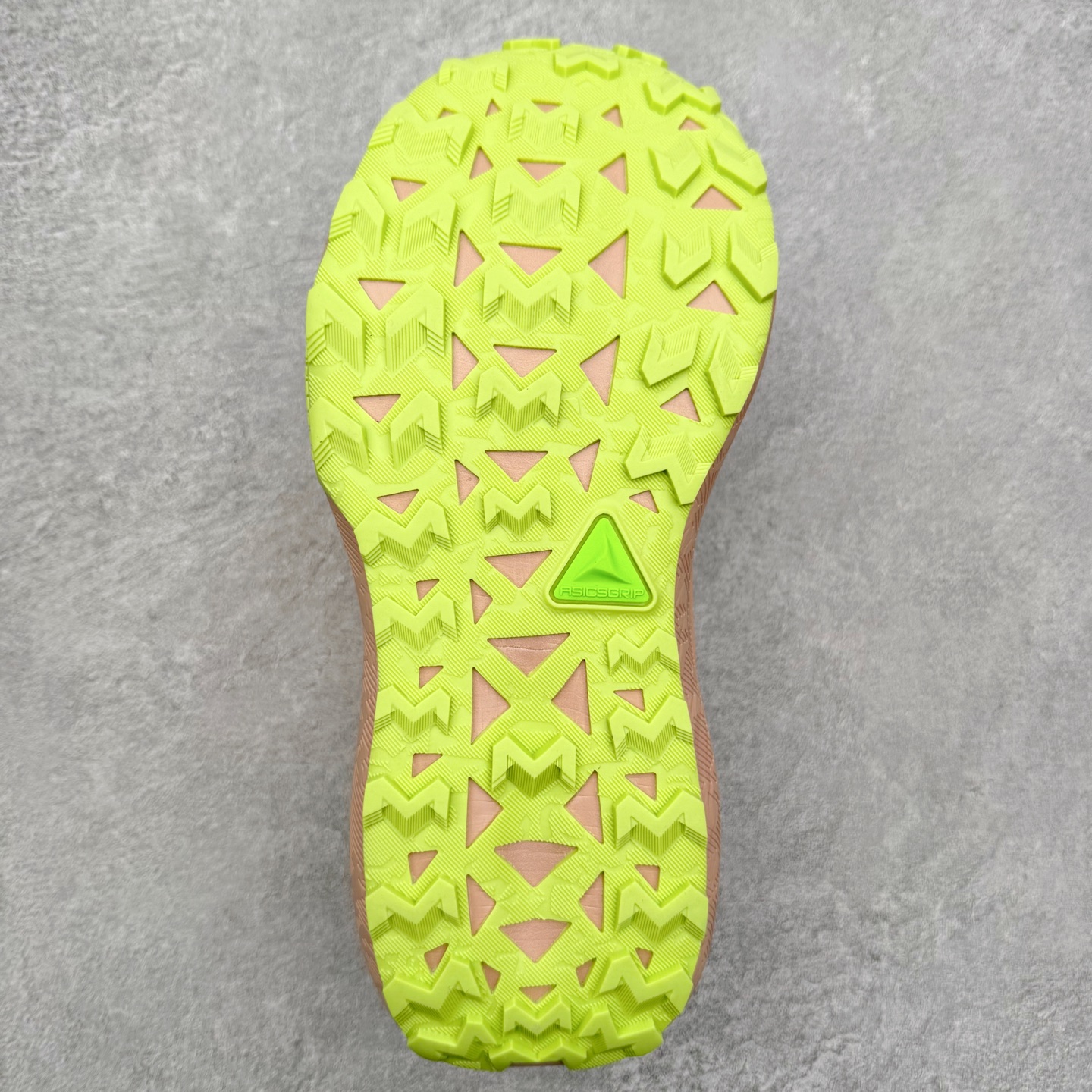 图片[9]-Asics Gel-Trabuco Max 4 舒适缓震轻便竞速 低帮跑步鞋 ASICS（亚瑟士）是日本实业家鬼冢喜八郎创立的跑鞋运动品牌，名字想法源自著名的拉丁谚语“AnimaSana In Corpore Sano”，意为“健全的精神寓于强健的体魄”。正如其名字的含义，ASICS亚瑟士一直坚信保持身体的健康与活力是打造健康快乐的生活方式的最佳途径。亚瑟士的跑鞋、篮球鞋等系列集专业与美貌于一身，拥有极高的热度。2016年，ASICS在“2016年日本最佳全球品牌”排行榜名列第17名。尺码：36 37 37.5 38 39 39.5 40 40.5 41.5 42 42.5 43.5 44 45-选品中心