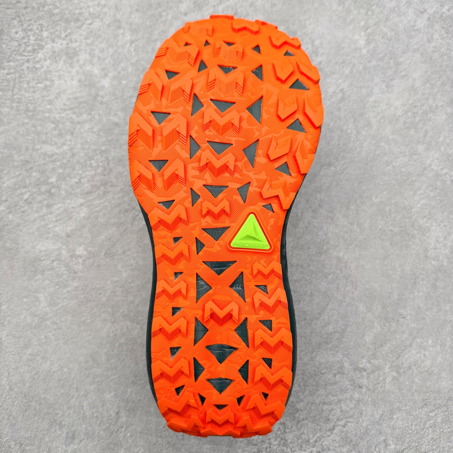 图片[9]-Asics Gel-Trabuco Max 4 舒适缓震轻便竞速 低帮跑步鞋 ASICS（亚瑟士）是日本实业家鬼冢喜八郎创立的跑鞋运动品牌，名字想法源自著名的拉丁谚语“AnimaSana In Corpore Sano”，意为“健全的精神寓于强健的体魄”。正如其名字的含义，ASICS亚瑟士一直坚信保持身体的健康与活力是打造健康快乐的生活方式的最佳途径。亚瑟士的跑鞋、篮球鞋等系列集专业与美貌于一身，拥有极高的热度。2016年，ASICS在“2016年日本最佳全球品牌”排行榜名列第17名。尺码：36 37 37.5 38 39 39.5 40 40.5 41.5 42 42.5 43.5 44 45-选品中心