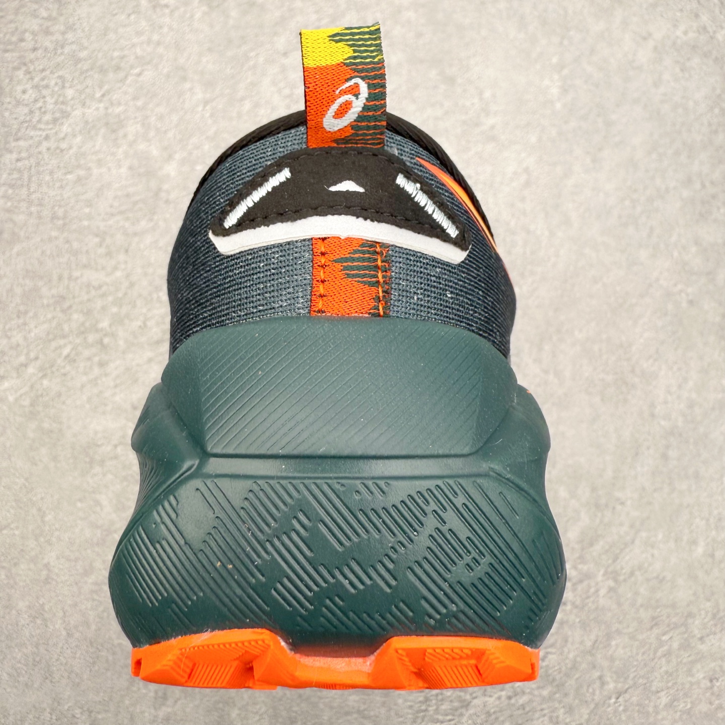 图片[8]-Asics Gel-Trabuco Max 4 舒适缓震轻便竞速 低帮跑步鞋 ASICS（亚瑟士）是日本实业家鬼冢喜八郎创立的跑鞋运动品牌，名字想法源自著名的拉丁谚语“AnimaSana In Corpore Sano”，意为“健全的精神寓于强健的体魄”。正如其名字的含义，ASICS亚瑟士一直坚信保持身体的健康与活力是打造健康快乐的生活方式的最佳途径。亚瑟士的跑鞋、篮球鞋等系列集专业与美貌于一身，拥有极高的热度。2016年，ASICS在“2016年日本最佳全球品牌”排行榜名列第17名。尺码：36 37 37.5 38 39 39.5 40 40.5 41.5 42 42.5 43.5 44 45-选品中心