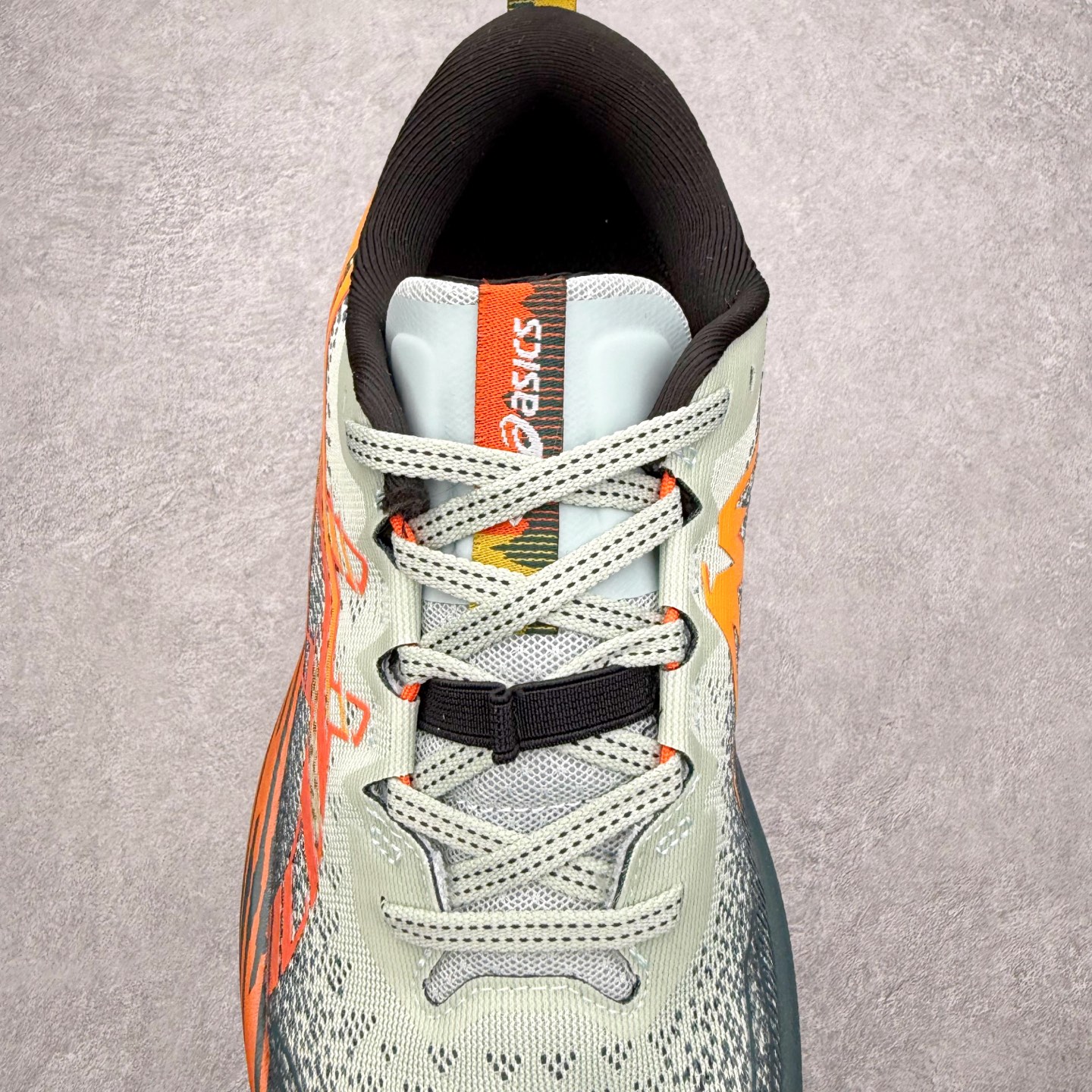 图片[5]-Asics Gel-Trabuco Max 4 舒适缓震轻便竞速 低帮跑步鞋 ASICS（亚瑟士）是日本实业家鬼冢喜八郎创立的跑鞋运动品牌，名字想法源自著名的拉丁谚语“AnimaSana In Corpore Sano”，意为“健全的精神寓于强健的体魄”。正如其名字的含义，ASICS亚瑟士一直坚信保持身体的健康与活力是打造健康快乐的生活方式的最佳途径。亚瑟士的跑鞋、篮球鞋等系列集专业与美貌于一身，拥有极高的热度。2016年，ASICS在“2016年日本最佳全球品牌”排行榜名列第17名。尺码：36 37 37.5 38 39 39.5 40 40.5 41.5 42 42.5 43.5 44 45-选品中心