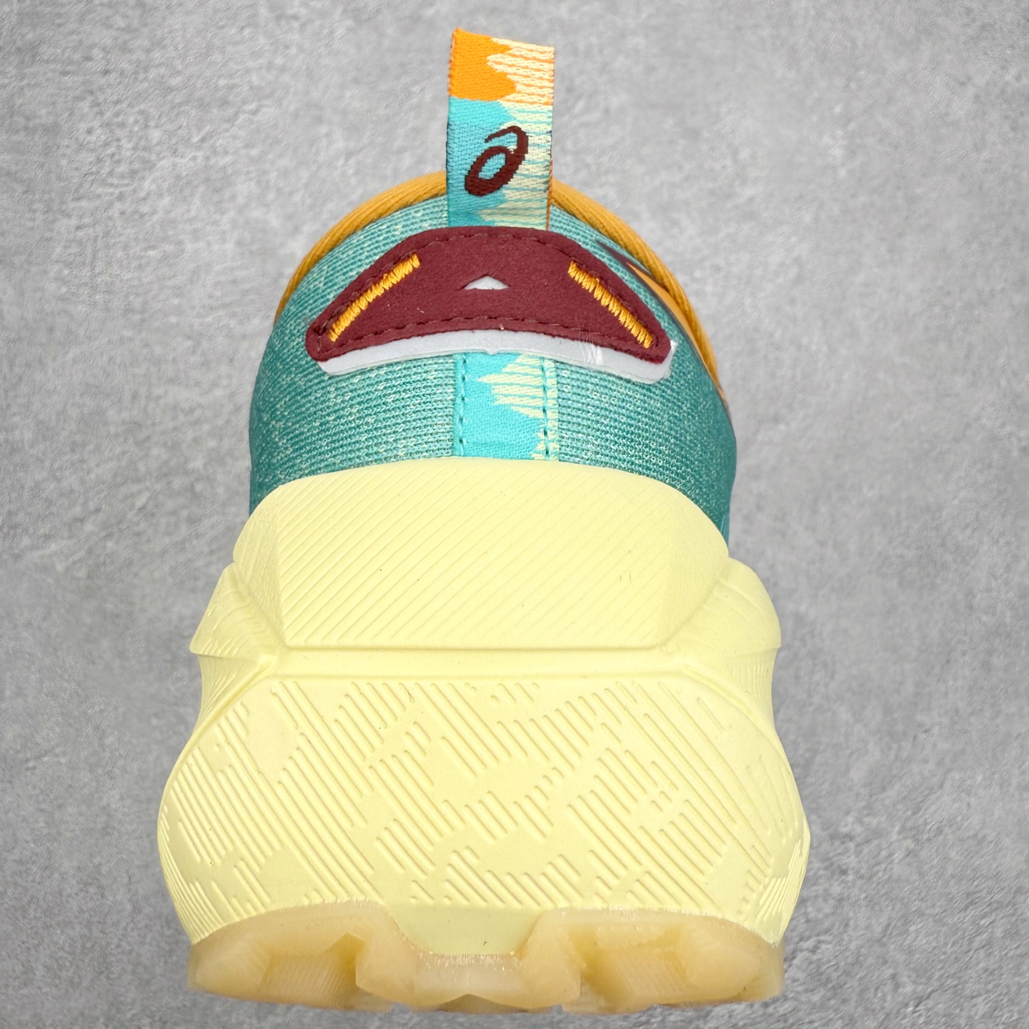 图片[8]-Asics Gel-Trabuco Max 4 舒适缓震轻便竞速 低帮跑步鞋 ASICS（亚瑟士）是日本实业家鬼冢喜八郎创立的跑鞋运动品牌，名字想法源自著名的拉丁谚语“AnimaSana In Corpore Sano”，意为“健全的精神寓于强健的体魄”。正如其名字的含义，ASICS亚瑟士一直坚信保持身体的健康与活力是打造健康快乐的生活方式的最佳途径。亚瑟士的跑鞋、篮球鞋等系列集专业与美貌于一身，拥有极高的热度。2016年，ASICS在“2016年日本最佳全球品牌”排行榜名列第17名。尺码：36 37 37.5 38 39 39.5 40 40.5 41.5 42 42.5 43.5 44 45-选品中心