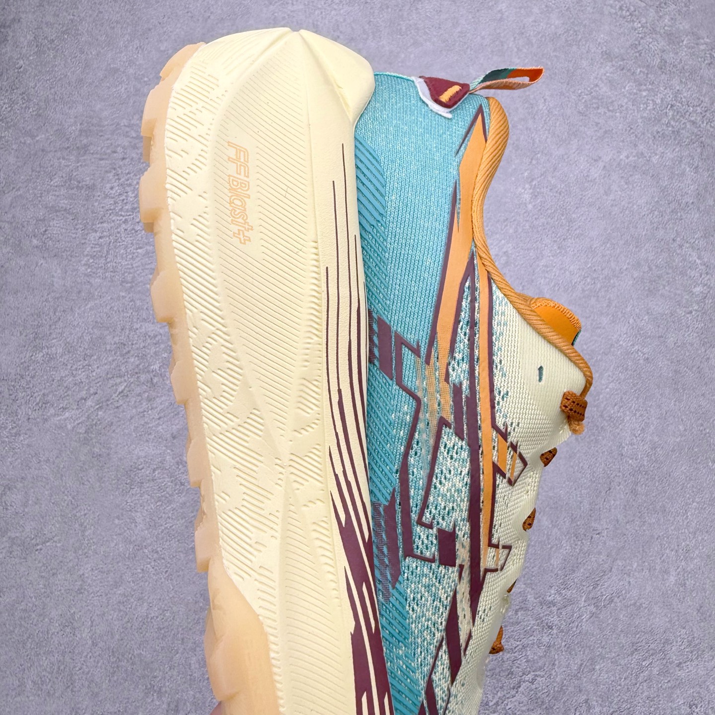 图片[6]-Asics Gel-Trabuco Max 4 舒适缓震轻便竞速 低帮跑步鞋 ASICS（亚瑟士）是日本实业家鬼冢喜八郎创立的跑鞋运动品牌，名字想法源自著名的拉丁谚语“AnimaSana In Corpore Sano”，意为“健全的精神寓于强健的体魄”。正如其名字的含义，ASICS亚瑟士一直坚信保持身体的健康与活力是打造健康快乐的生活方式的最佳途径。亚瑟士的跑鞋、篮球鞋等系列集专业与美貌于一身，拥有极高的热度。2016年，ASICS在“2016年日本最佳全球品牌”排行榜名列第17名。尺码：36 37 37.5 38 39 39.5 40 40.5 41.5 42 42.5 43.5 44 45-选品中心