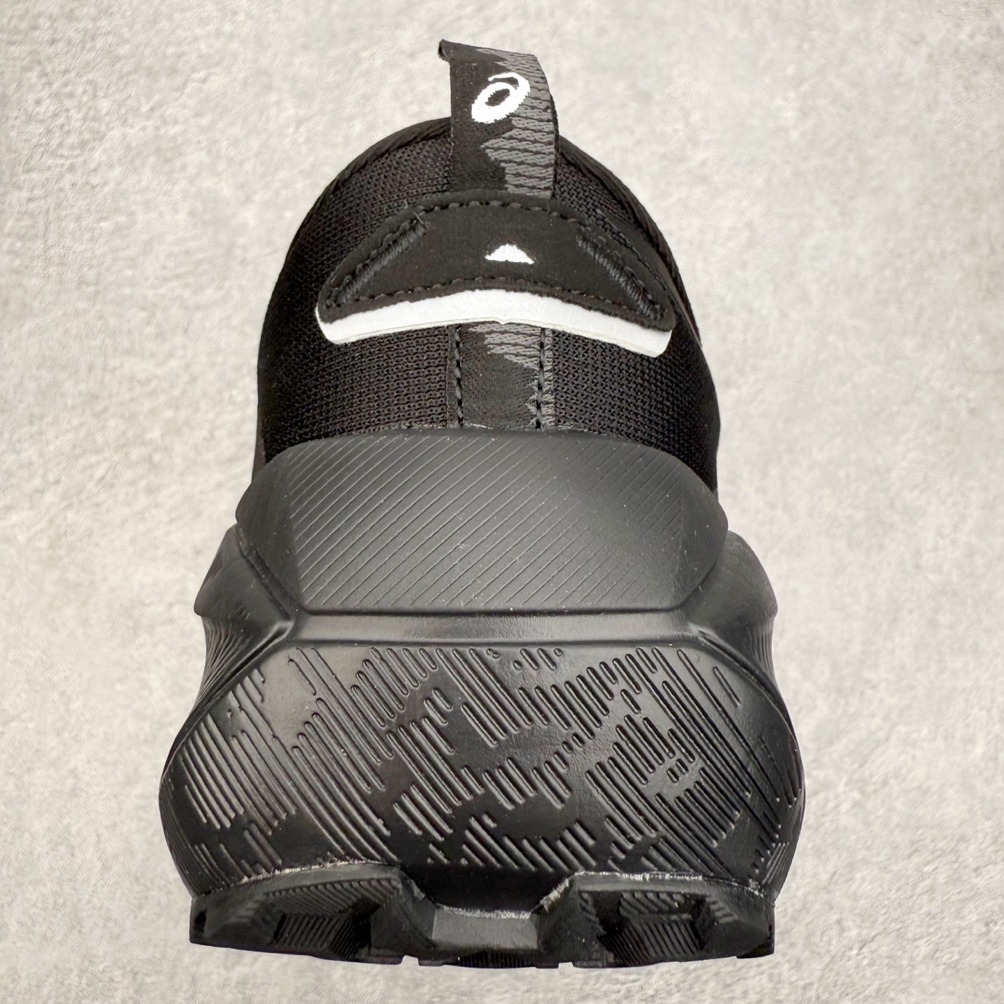 图片[8]-Asics Gel-Trabuco Max 4 舒适缓震轻便竞速 低帮跑步鞋 ASICS（亚瑟士）是日本实业家鬼冢喜八郎创立的跑鞋运动品牌，名字想法源自著名的拉丁谚语“AnimaSana In Corpore Sano”，意为“健全的精神寓于强健的体魄”。正如其名字的含义，ASICS亚瑟士一直坚信保持身体的健康与活力是打造健康快乐的生活方式的最佳途径。亚瑟士的跑鞋、篮球鞋等系列集专业与美貌于一身，拥有极高的热度。2016年，ASICS在“2016年日本最佳全球品牌”排行榜名列第17名。尺码：36 37 37.5 38 39 39.5 40 40.5 41.5 42 42.5 43.5 44 45-选品中心