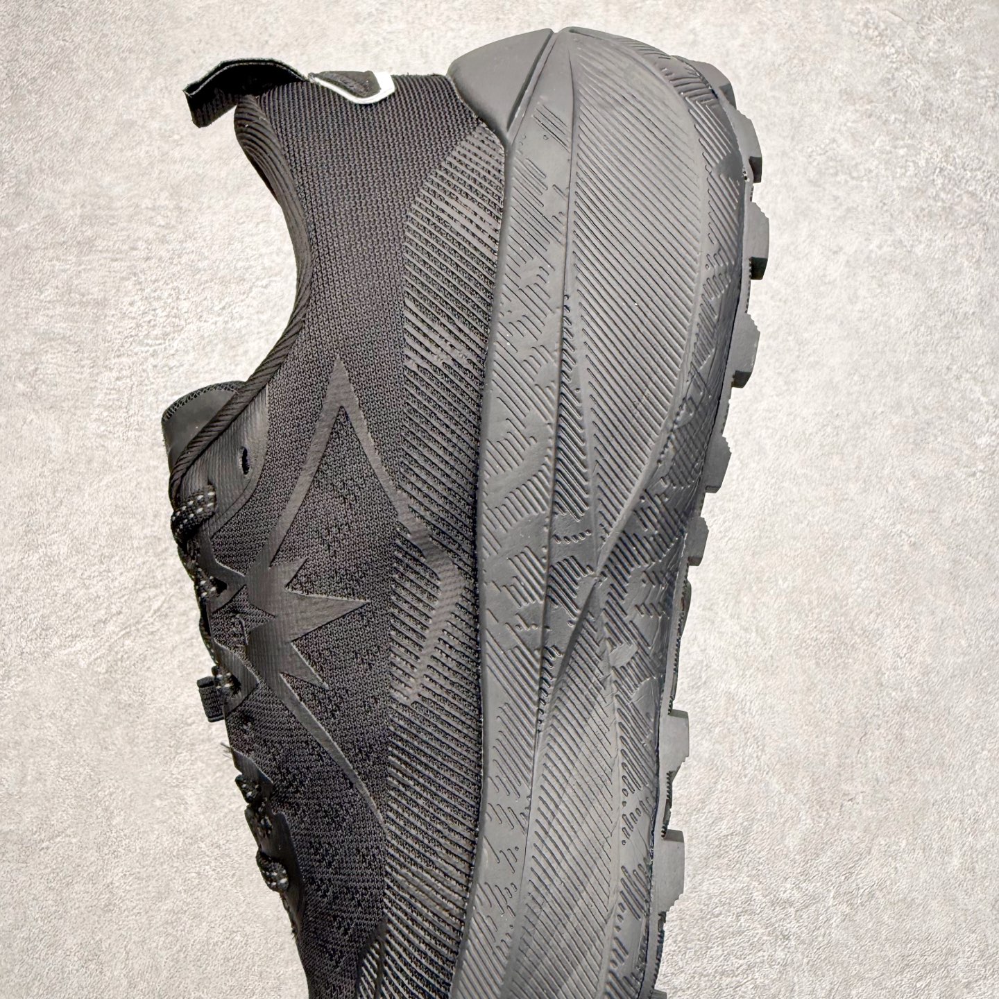 图片[7]-Asics Gel-Trabuco Max 4 舒适缓震轻便竞速 低帮跑步鞋 ASICS（亚瑟士）是日本实业家鬼冢喜八郎创立的跑鞋运动品牌，名字想法源自著名的拉丁谚语“AnimaSana In Corpore Sano”，意为“健全的精神寓于强健的体魄”。正如其名字的含义，ASICS亚瑟士一直坚信保持身体的健康与活力是打造健康快乐的生活方式的最佳途径。亚瑟士的跑鞋、篮球鞋等系列集专业与美貌于一身，拥有极高的热度。2016年，ASICS在“2016年日本最佳全球品牌”排行榜名列第17名。尺码：36 37 37.5 38 39 39.5 40 40.5 41.5 42 42.5 43.5 44 45-选品中心