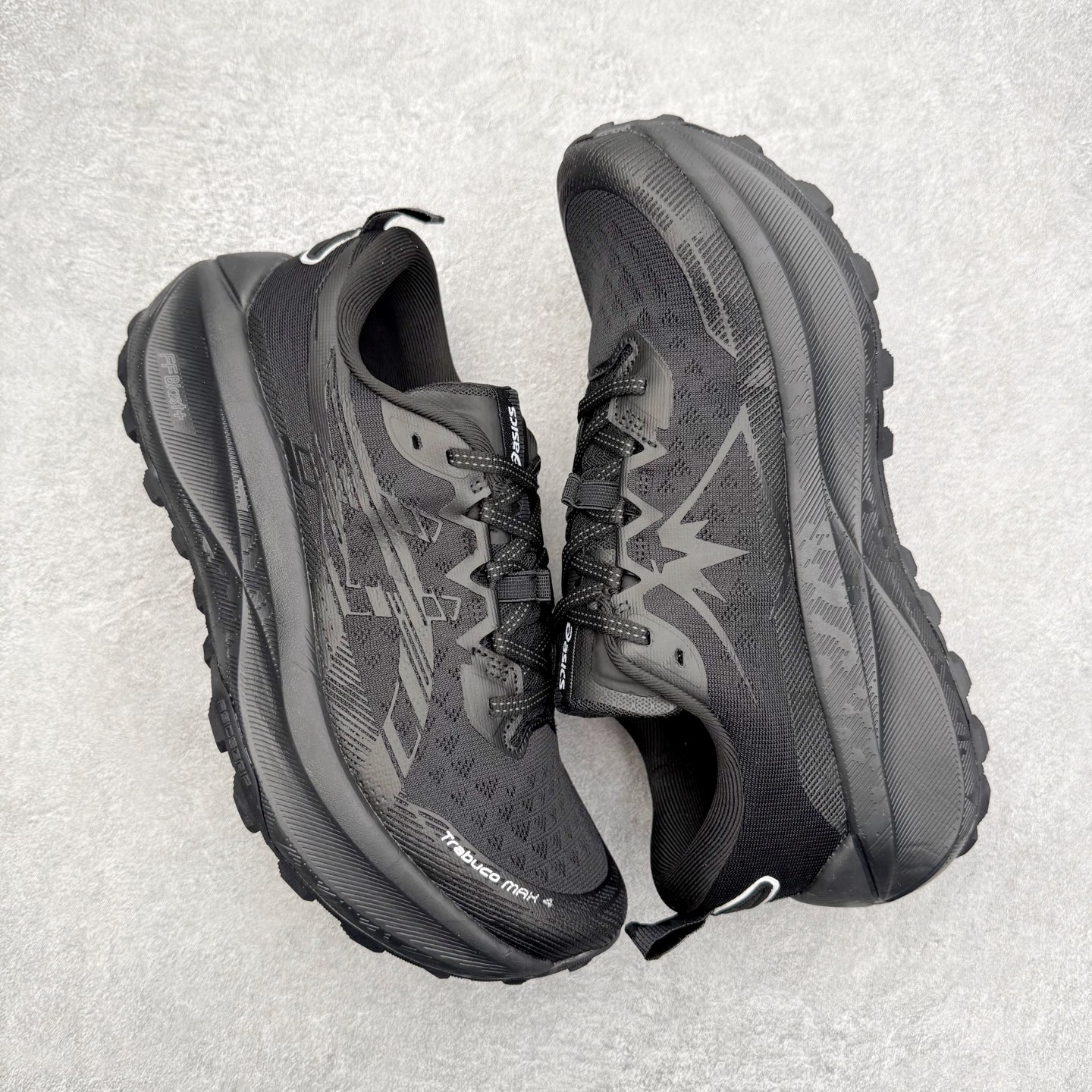 图片[3]-Asics Gel-Trabuco Max 4 舒适缓震轻便竞速 低帮跑步鞋 ASICS（亚瑟士）是日本实业家鬼冢喜八郎创立的跑鞋运动品牌，名字想法源自著名的拉丁谚语“AnimaSana In Corpore Sano”，意为“健全的精神寓于强健的体魄”。正如其名字的含义，ASICS亚瑟士一直坚信保持身体的健康与活力是打造健康快乐的生活方式的最佳途径。亚瑟士的跑鞋、篮球鞋等系列集专业与美貌于一身，拥有极高的热度。2016年，ASICS在“2016年日本最佳全球品牌”排行榜名列第17名。尺码：36 37 37.5 38 39 39.5 40 40.5 41.5 42 42.5 43.5 44 45-选品中心